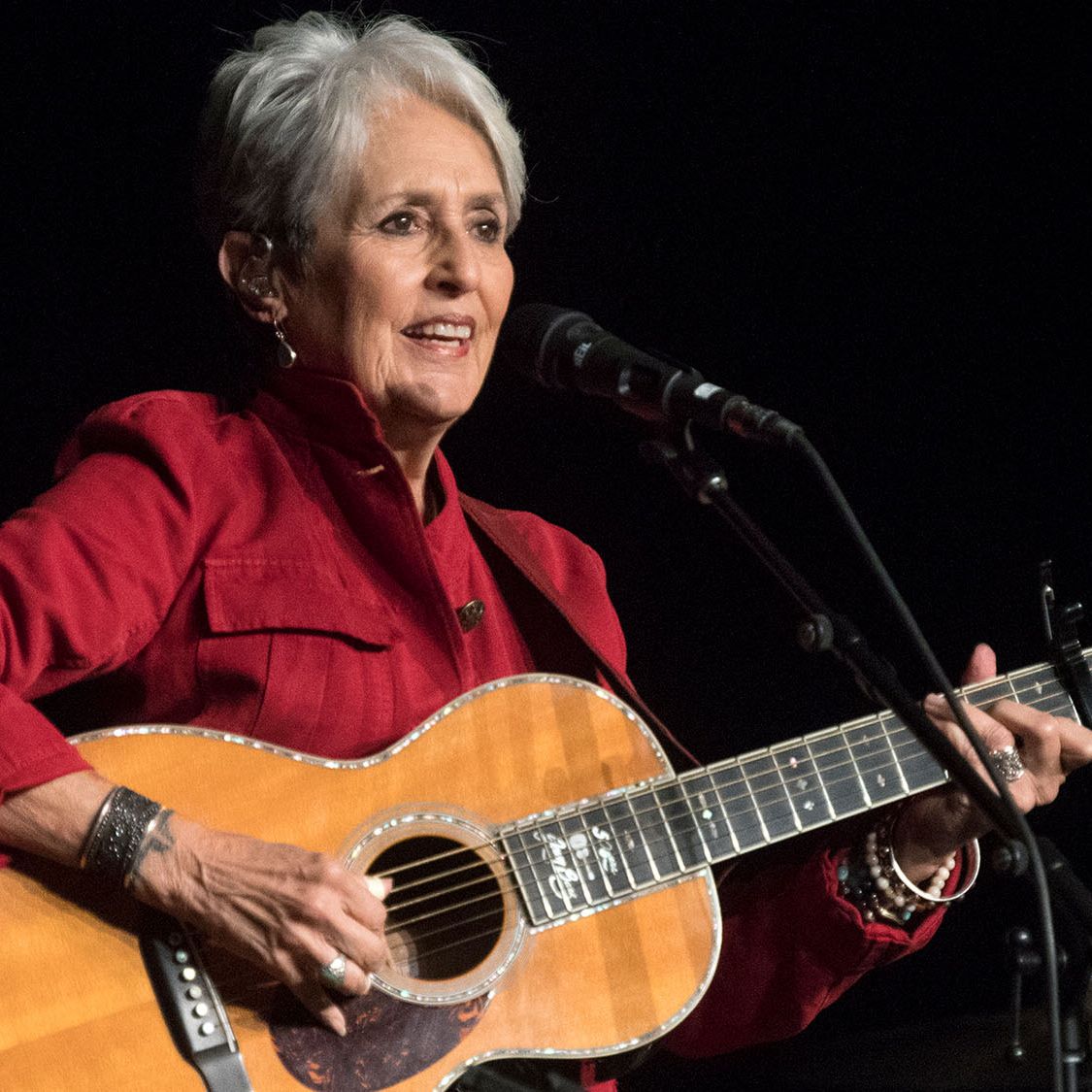 Joan Baez guitar lesson: her intricate picking patterns | Guitar World