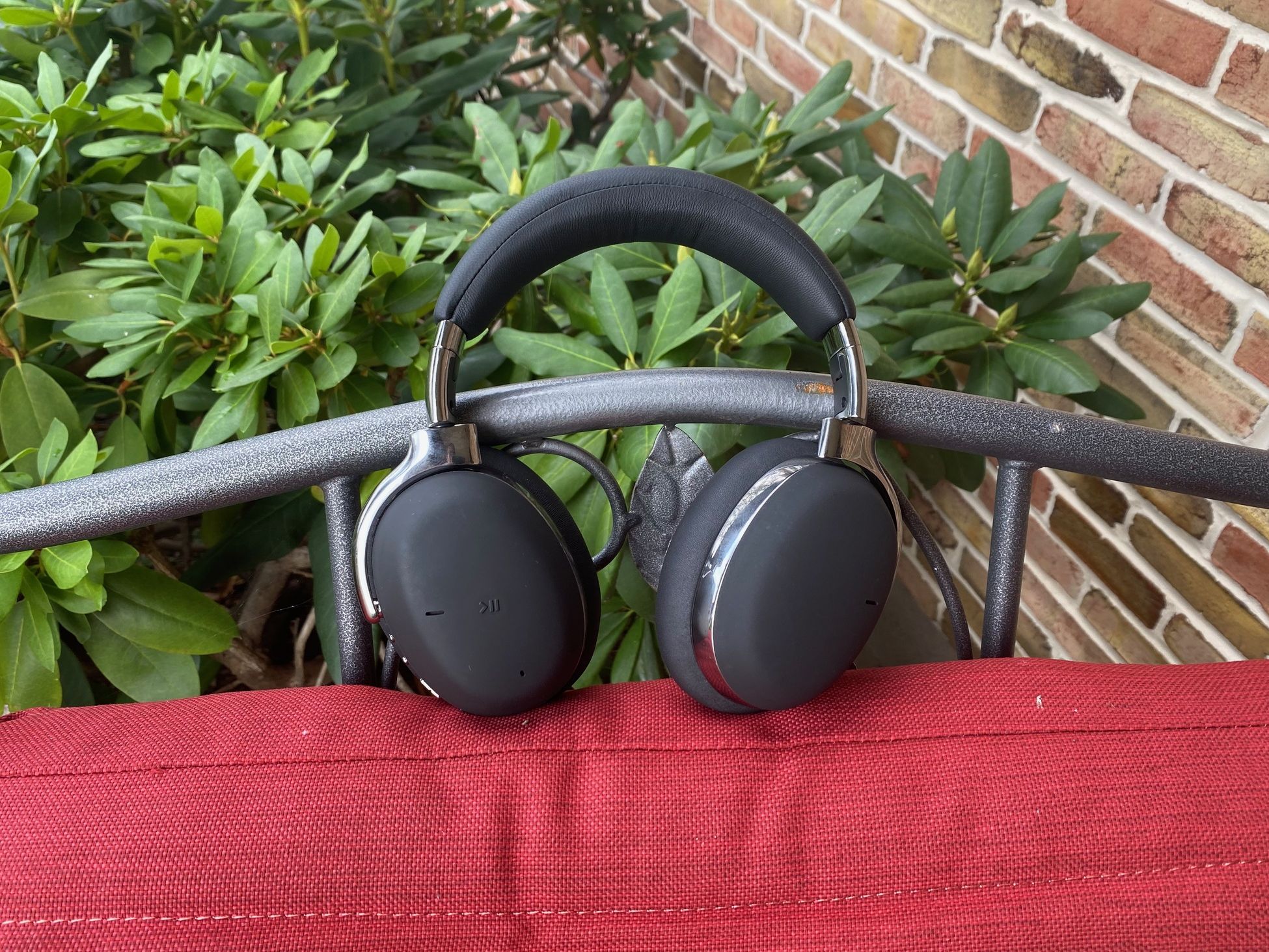 MONTBLANC Wireless Headphones ヘッドフォン Montblanc MB 01 Over-Ear Headphones Black - Luxury