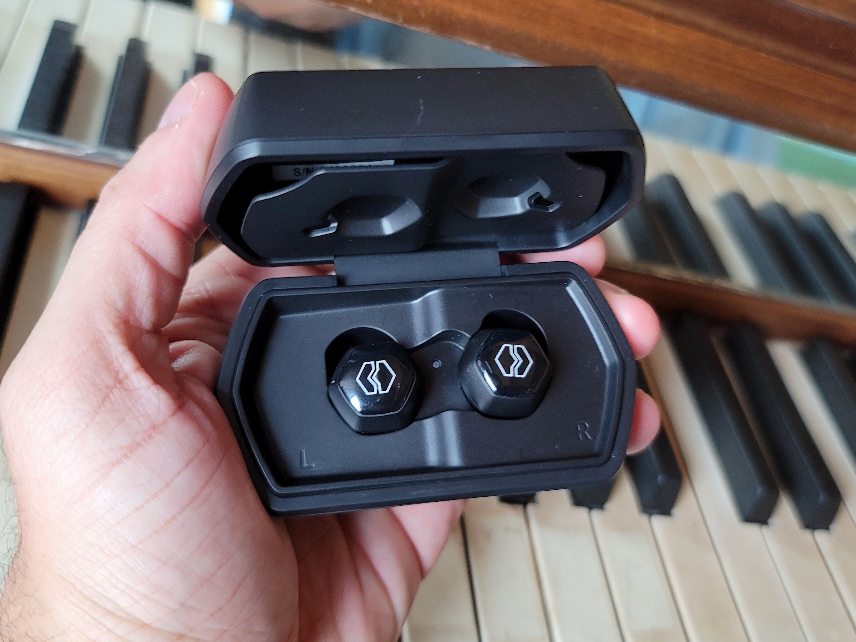 V-Moda Hexamove Lite review | Laptop Mag