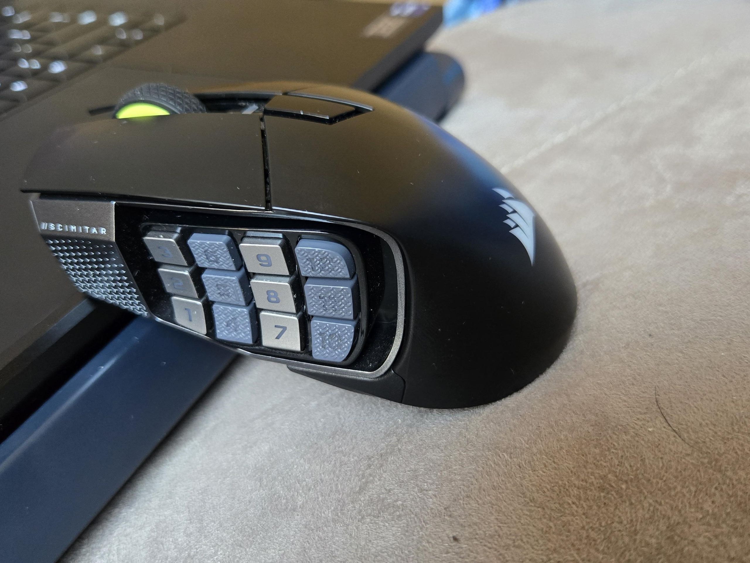 Corsair Scimitar Elite Wireless SE 本体 Amazon.com: Corsair Scimitar Elite Wireless SE MMO PC Gaming Mouse