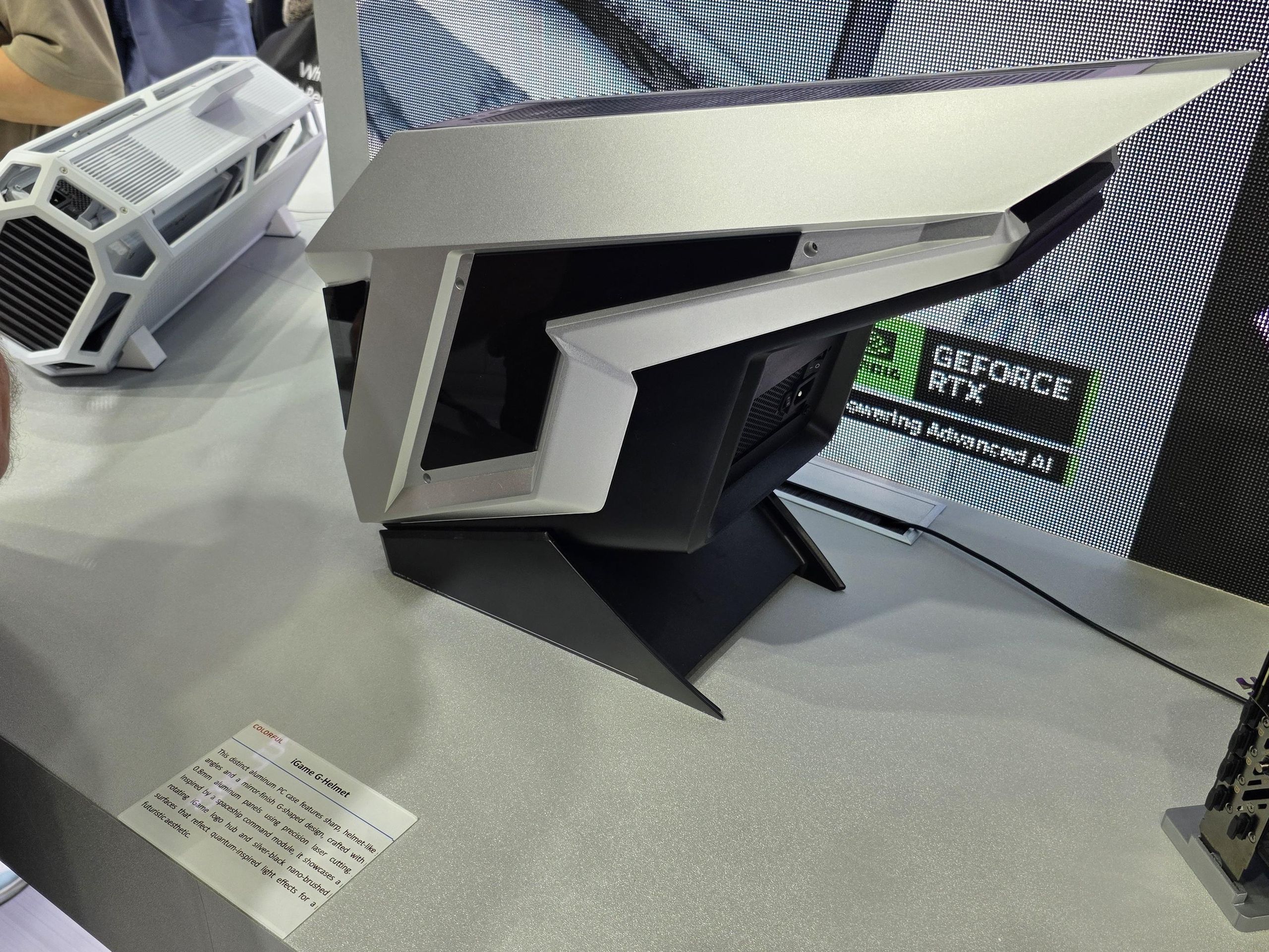 PC-570 シルバー デスクトップPC Colorful unveils new RTX 50-Series laptops, wild G-Helmet PC case