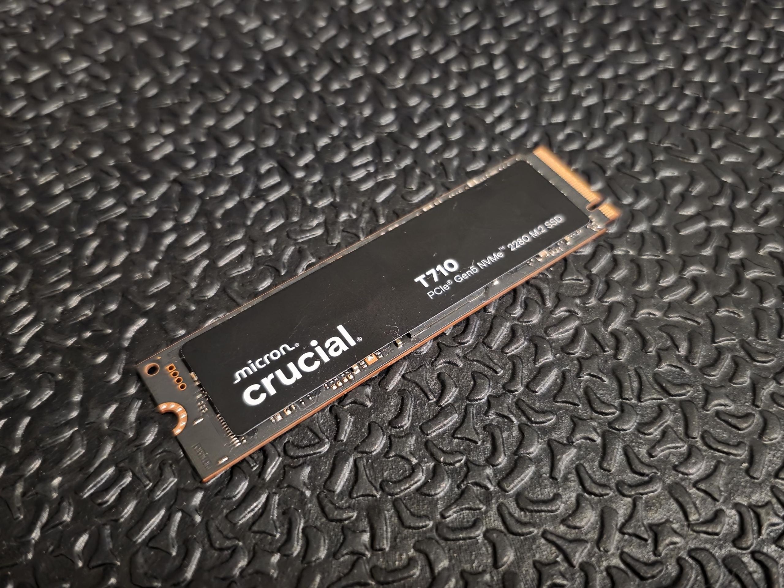 Crucial T710 2TB SSD Review: A Subdued Lion | Tom's Hardware