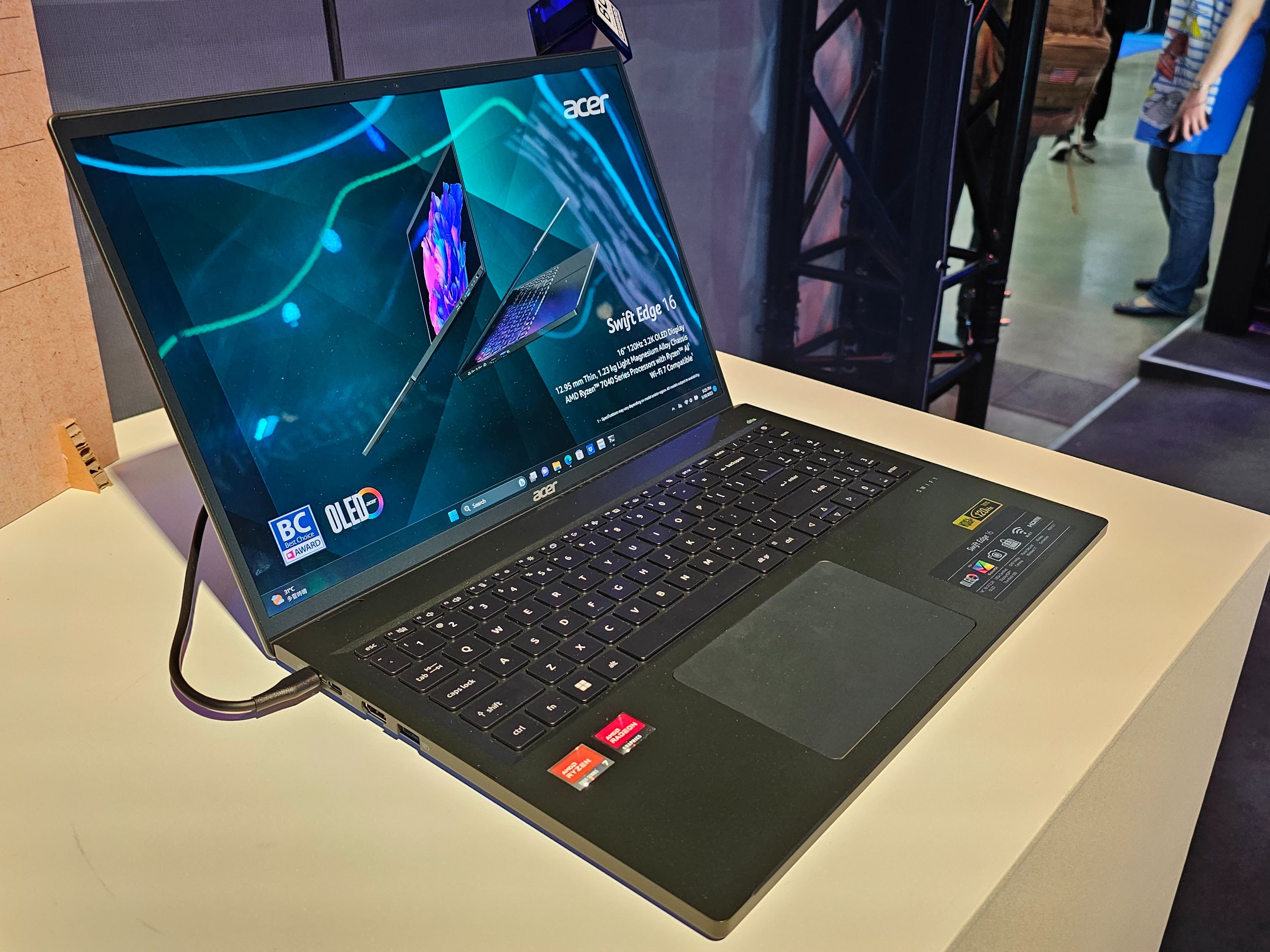 N*R様 acer Swift SFE16 Edge Ryzen7 7840U Acer Swift Edge 16 Ryzen 7 7840U laptop review: Zen 4 CPU