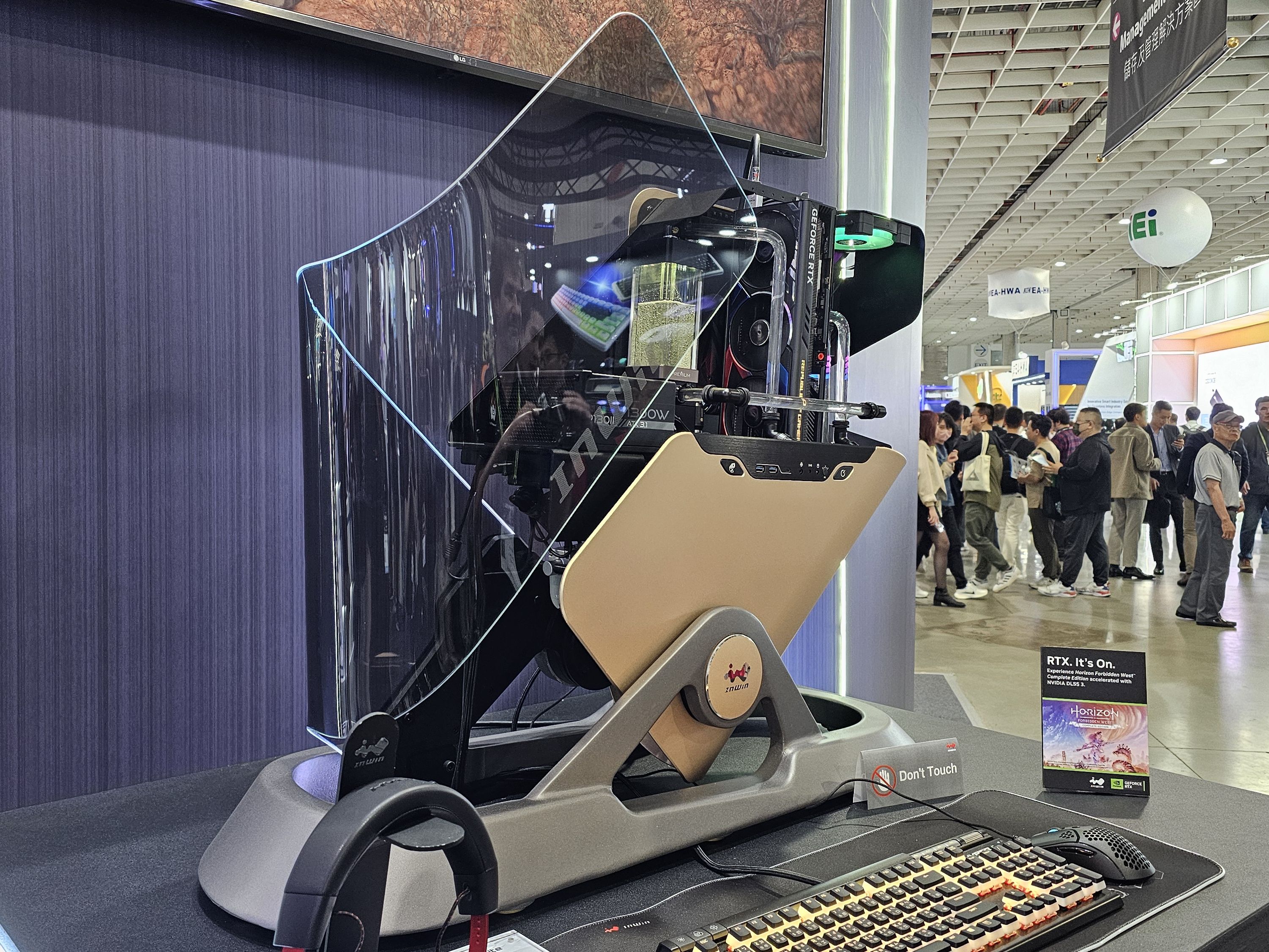InWin flexes its glass-bending skills with new Signature