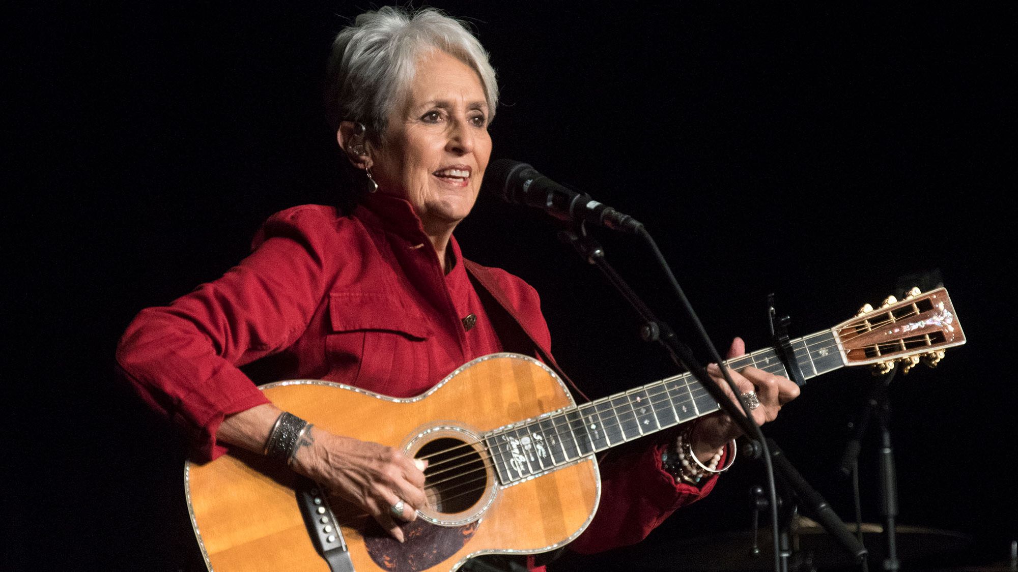 Joan Baez guitar lesson: her intricate picking patterns