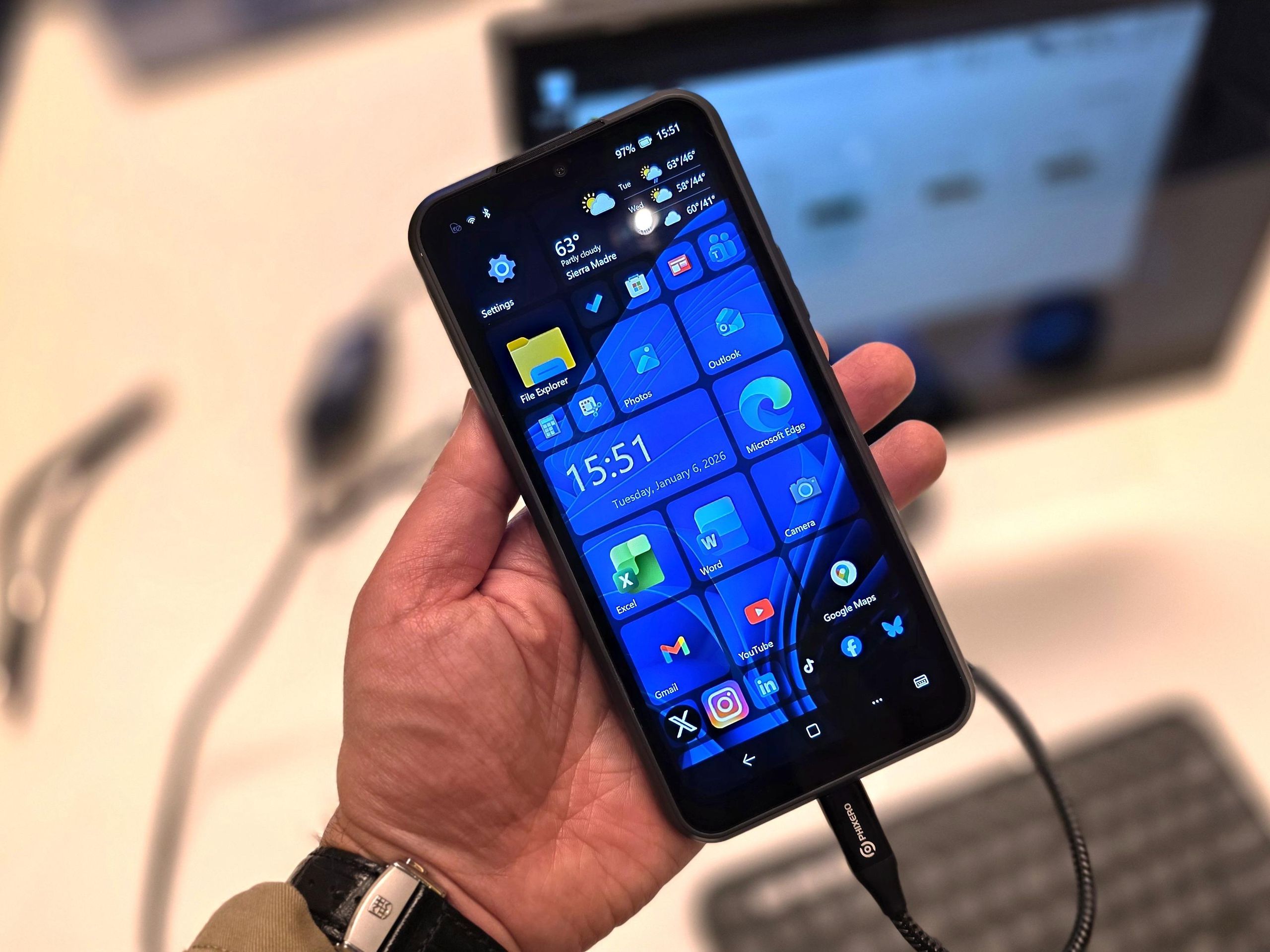 Windows 11 January Update Disaster & Windows phone 'revival