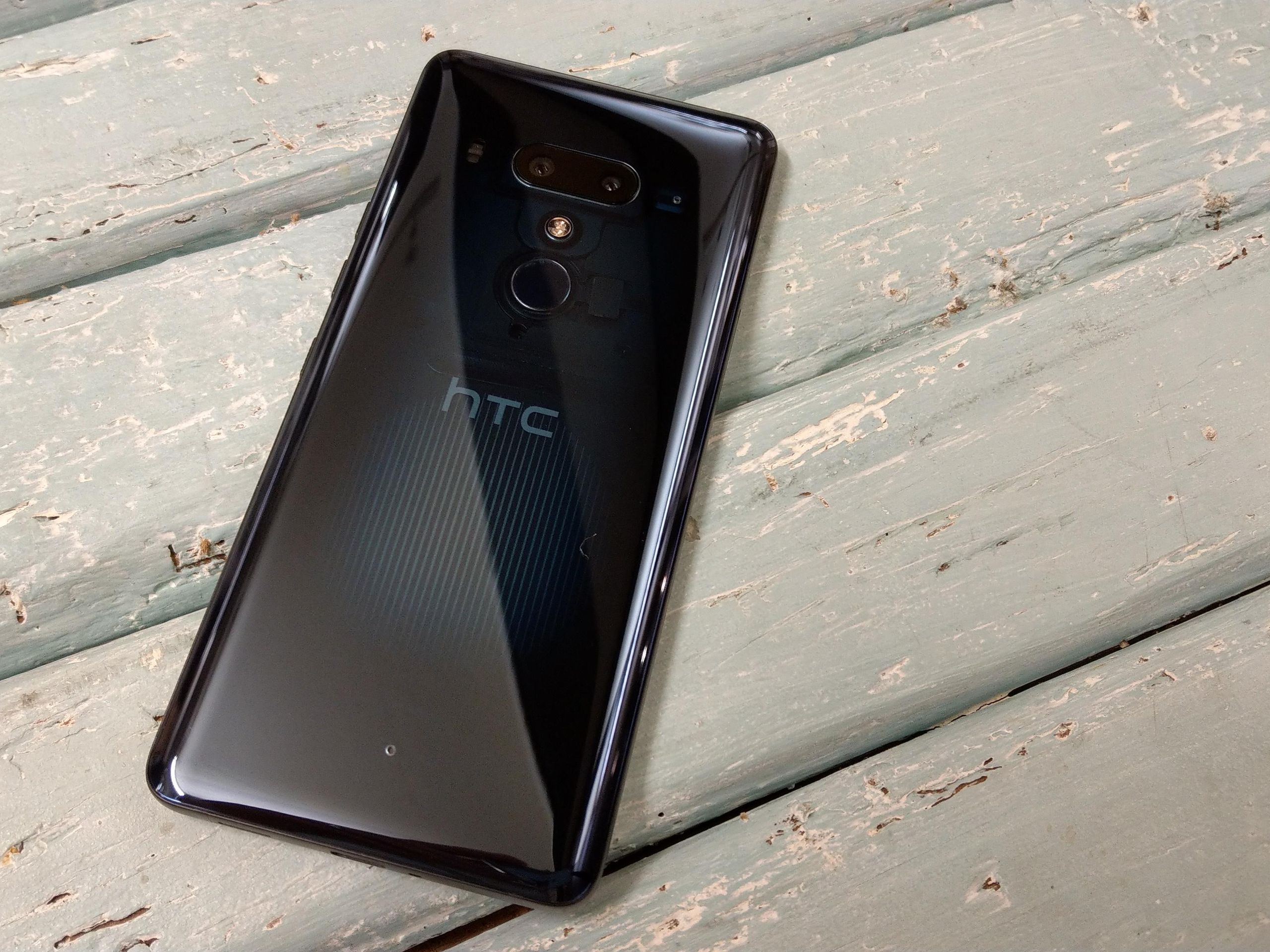 HTC U12+ 海外版 HTC U12+ official: Quad cameras grace this flagship phone