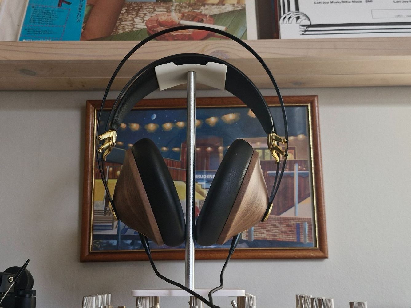Meze Audio 99 Classics 2nd Gen review: walnut-cupped wired