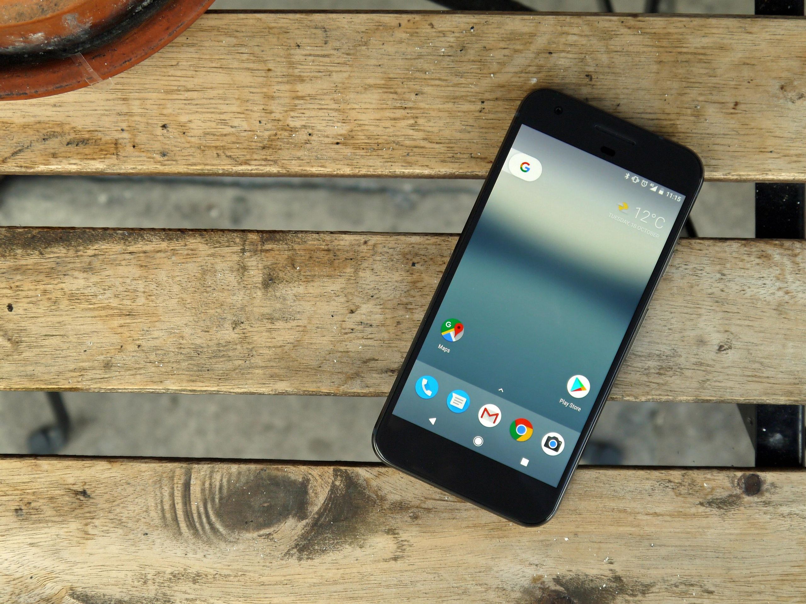 Google pixel hold 初代 Google pixel hold 初代 Google Pixel Fold One Year Review | Still