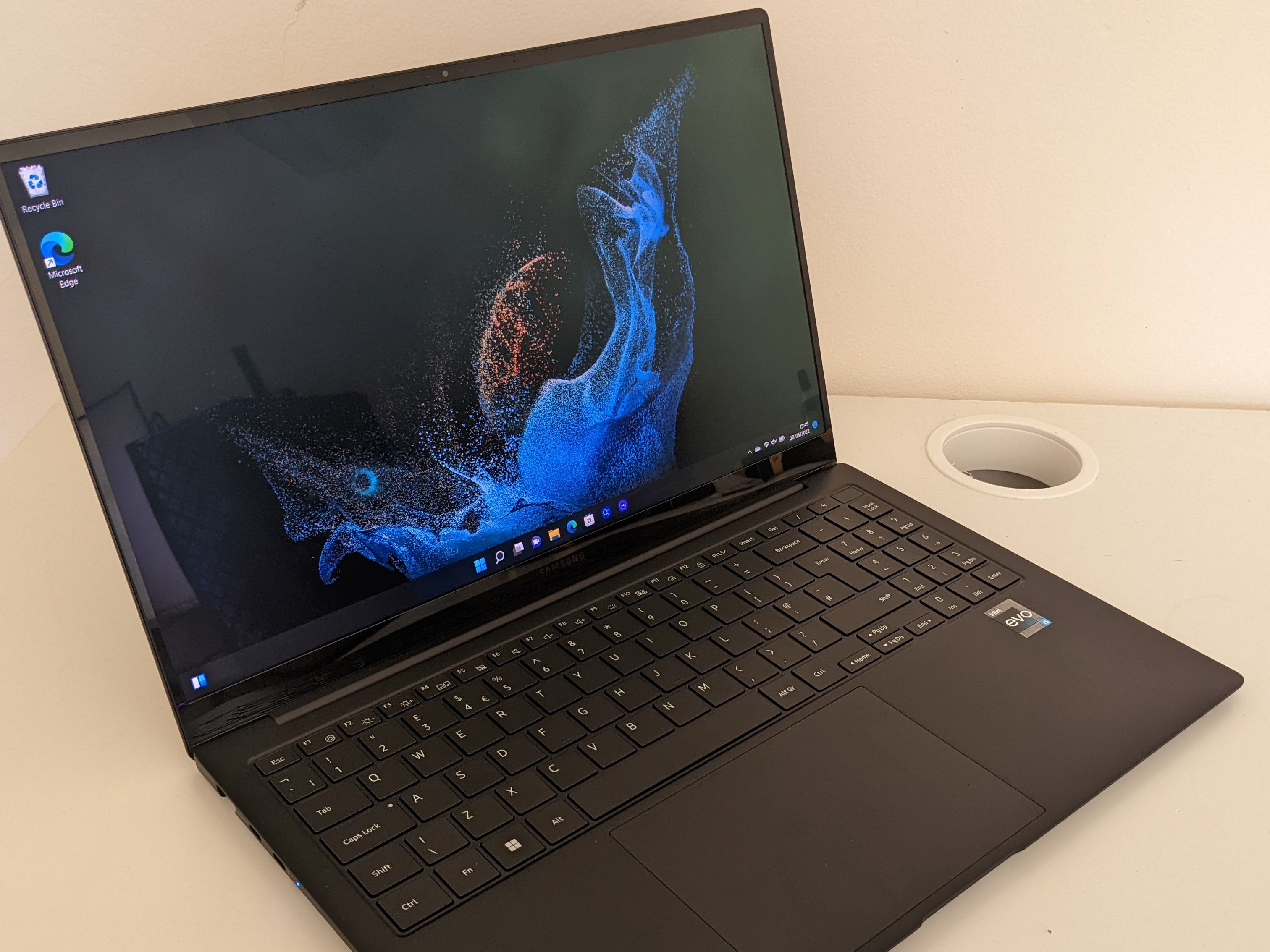 【激レア】Galaxy Book2 Pro Core i5-1240P 有機EL Samsung Galaxy Book2 Pro review | TechRadar