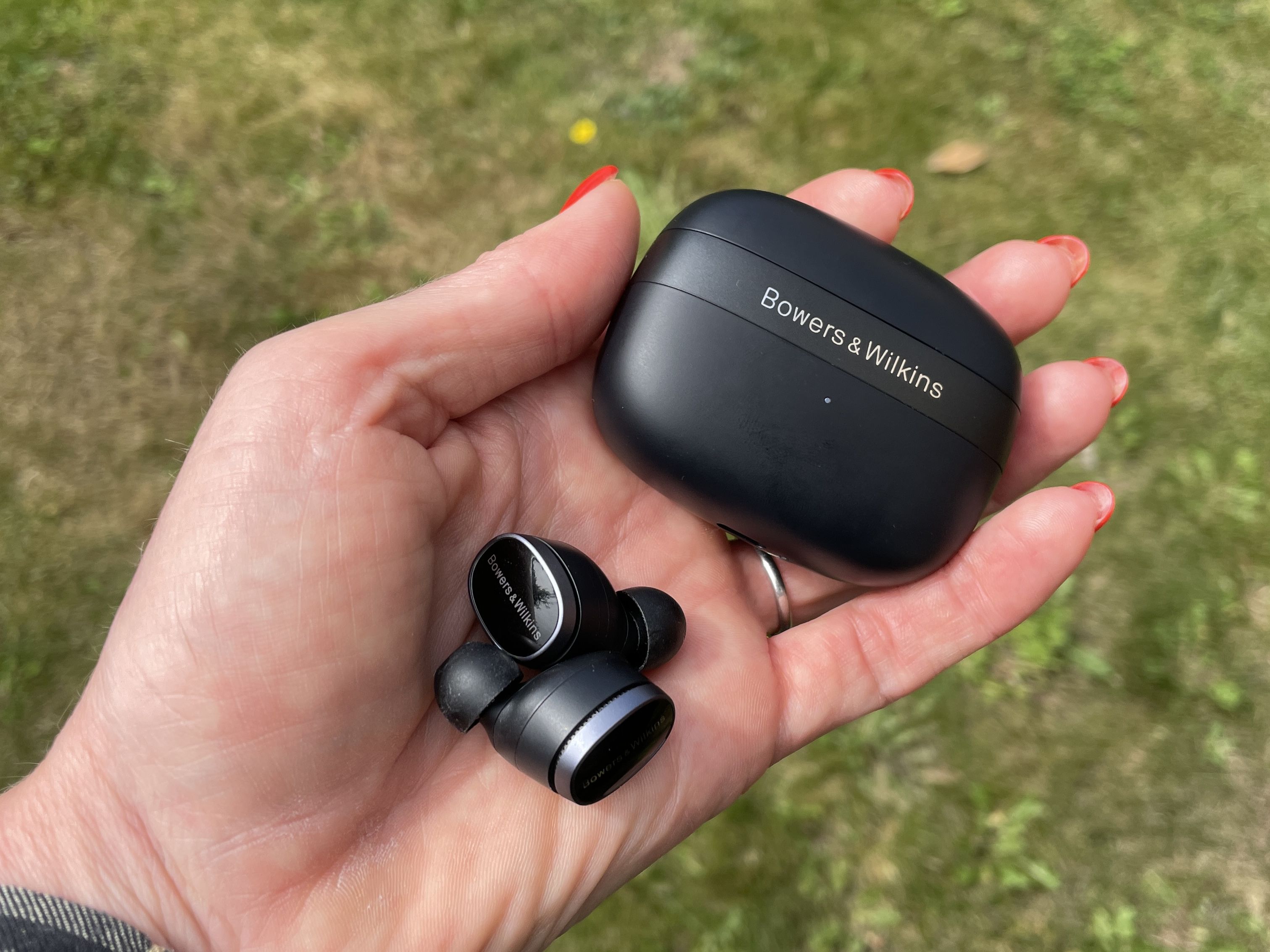 Bowers & Wilkins Pi6 ワイヤレスイヤホン ブラック Amazon.com: Bowers & Wilkins Pi6 Wireless Earbuds (Storm
