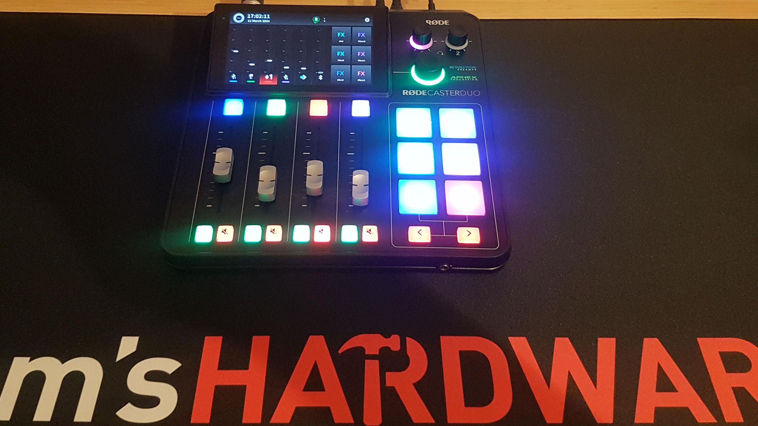 RØDE RODECaster Duo Amazon.com: RØDE RØDECaster Duo Compact All-in-One Audio