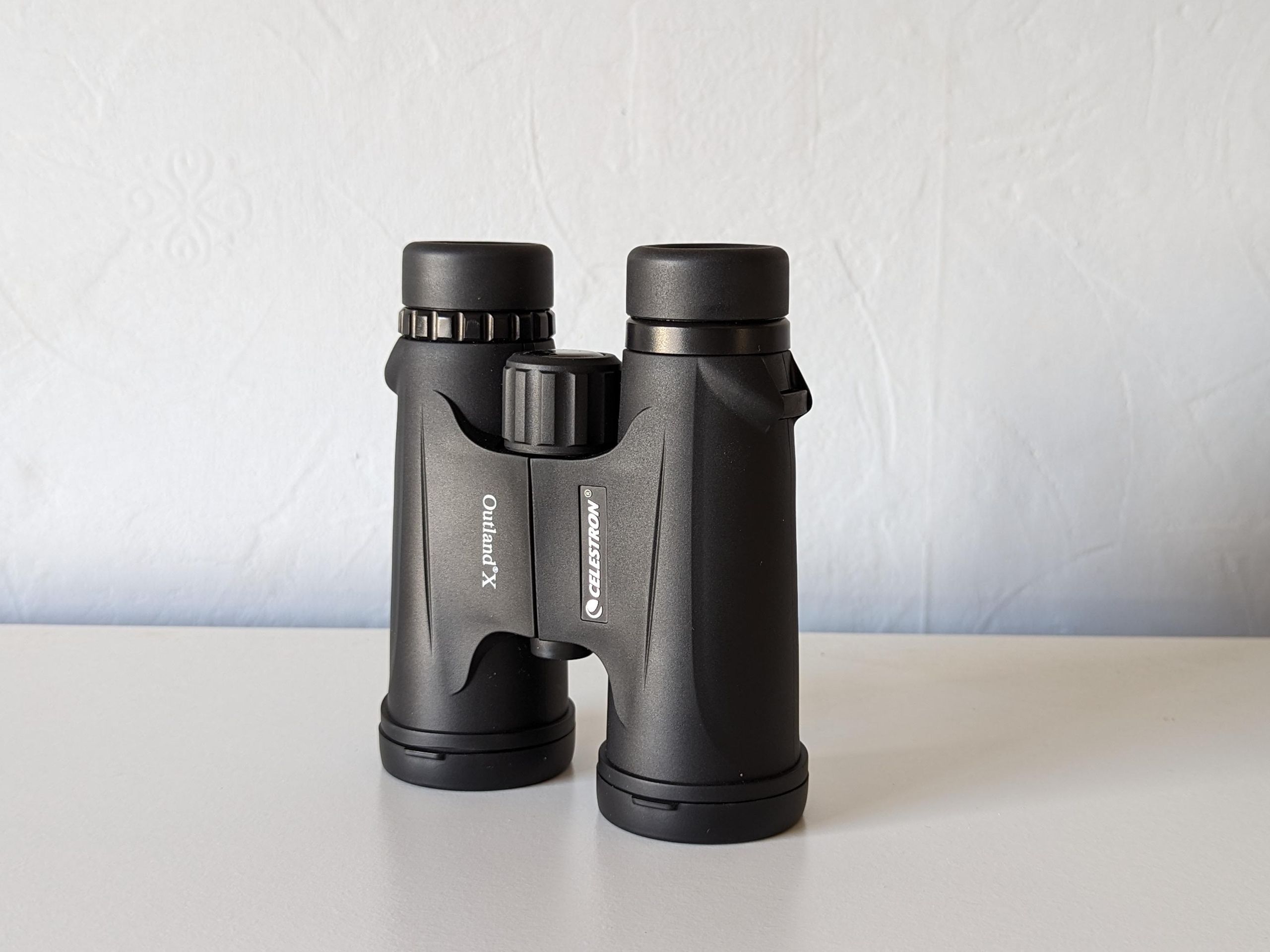 Celestron Outland X 10x42 Binoculars – Black, BNIB, Roof Prism, Waterproof & Fogproof #71347