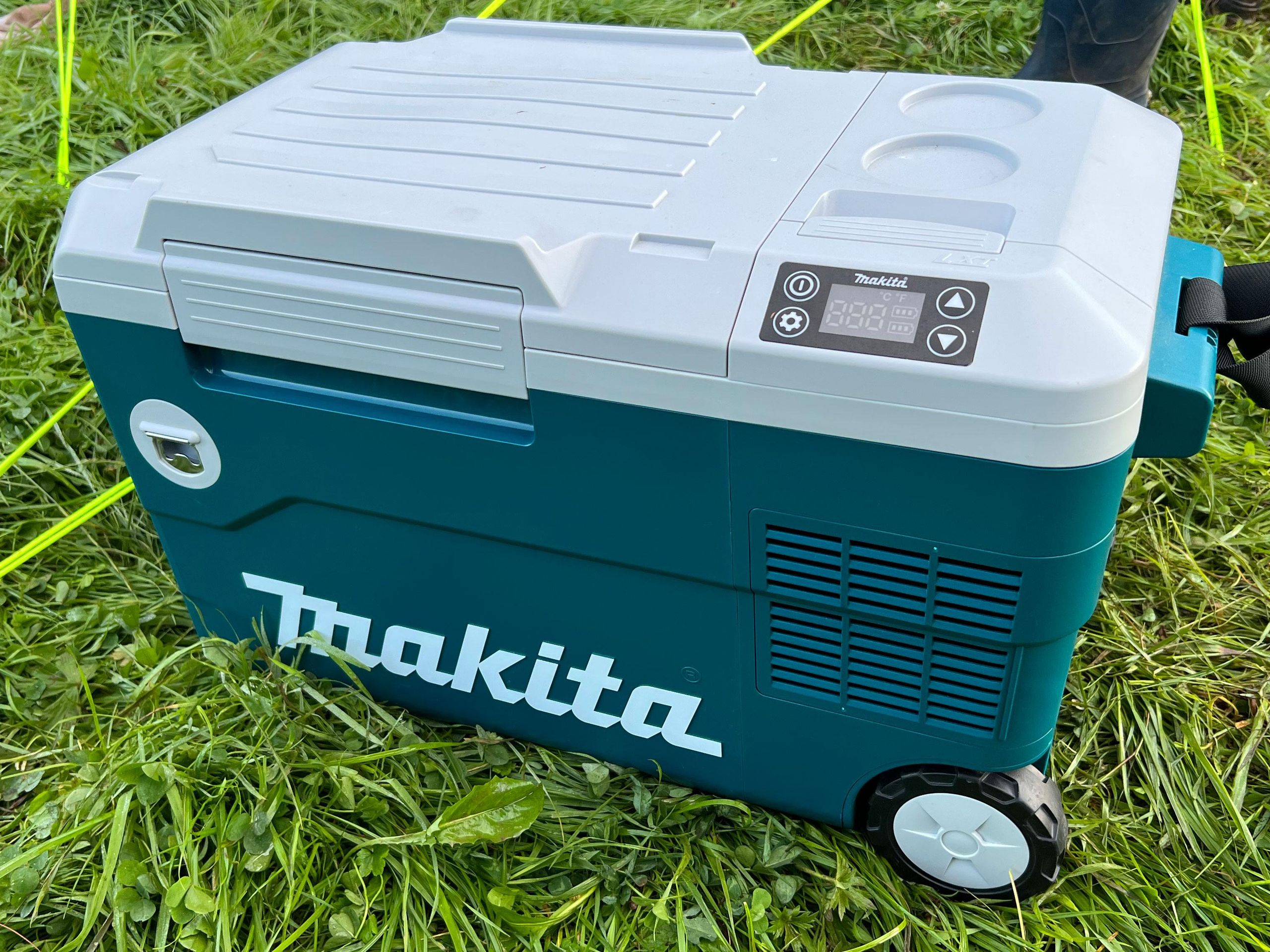 Makita 18V LXT X2 Lithium-Ion Cordless/Corded AC Cooler Warmer Box (Tool Only