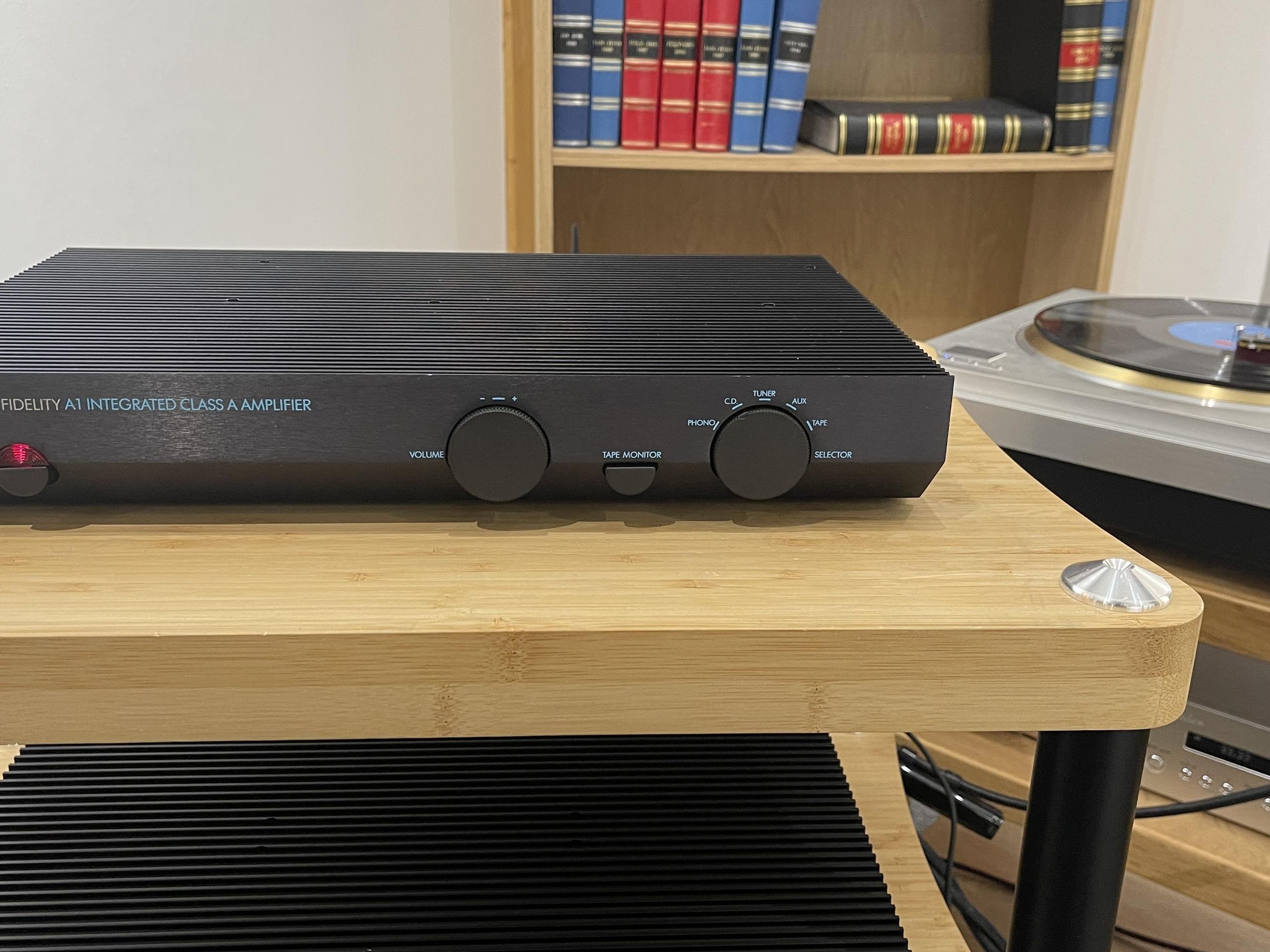 アンプ MUSICAL FIDELITY A1 INTEGRATED CLASS A Musical Fidelity A1 Integrated Amp – Audio Advisor - YouTube