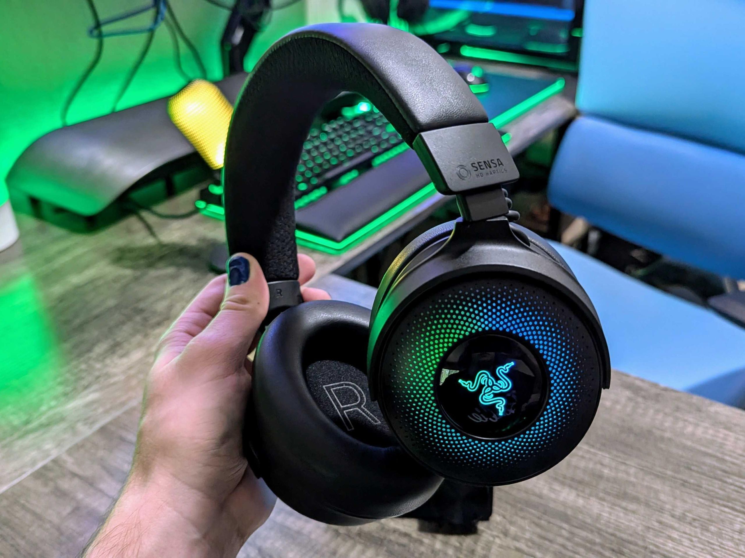 Razer Kraken v4Pro・BaseStation v2 TB2afvxkvsM2QgQtQkhc9P.jpg