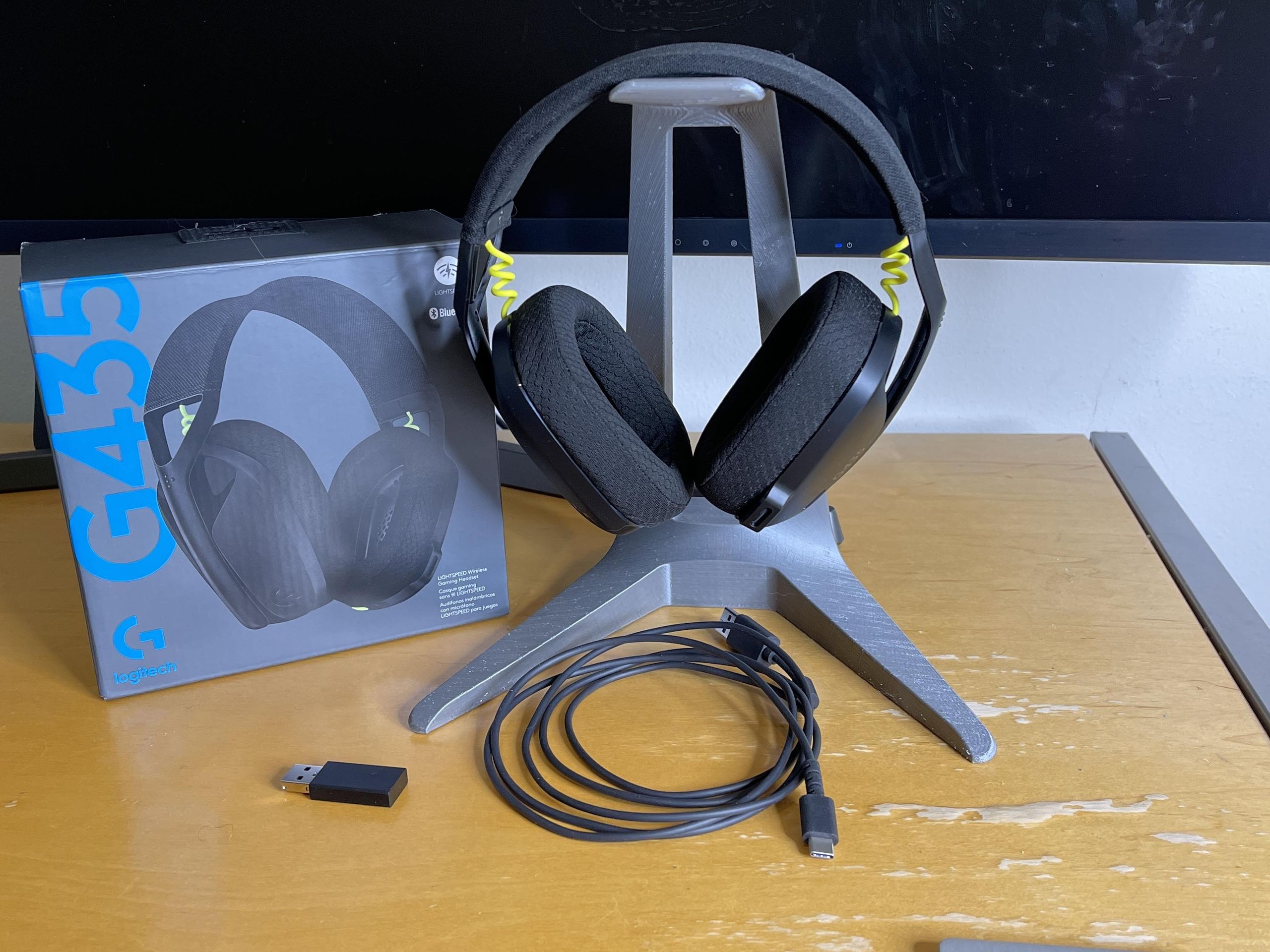 Logitech G435 Lightspeed Wireless Gaming Headset Review: Light