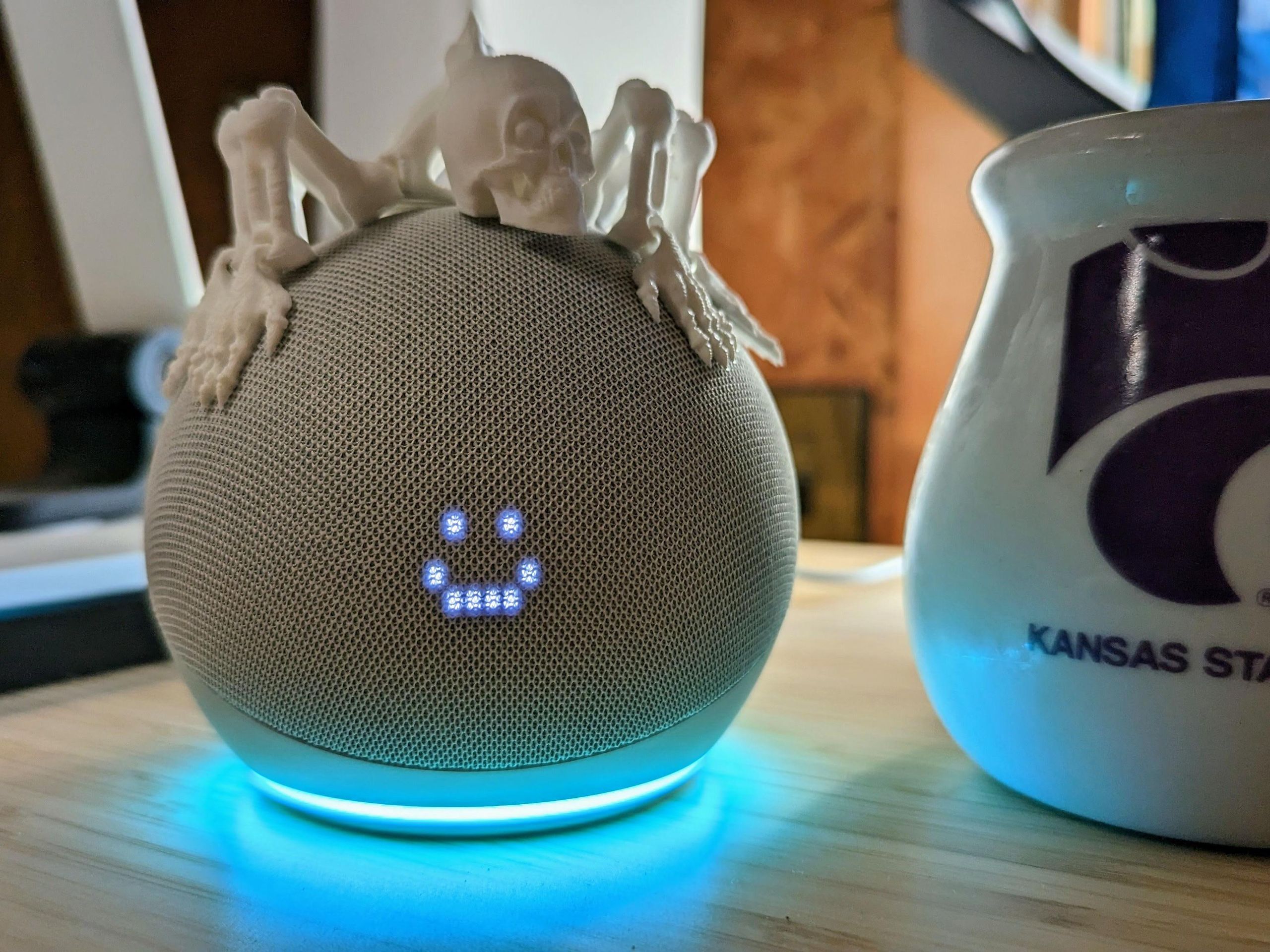 What types of information can the Echo Dot with Clock (2022
