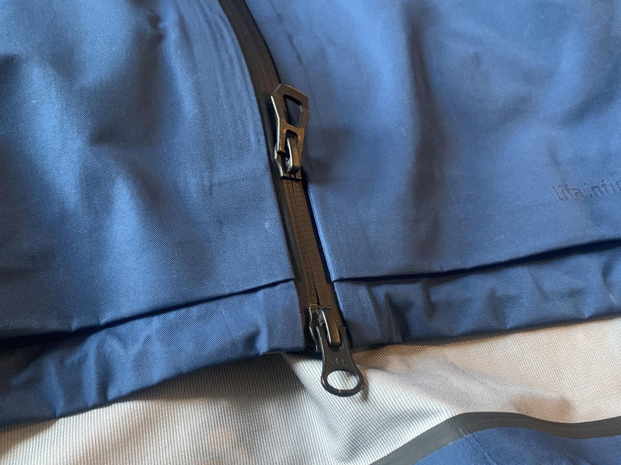 Do you need a two-way zipper on your hiking jacket? | Advnture