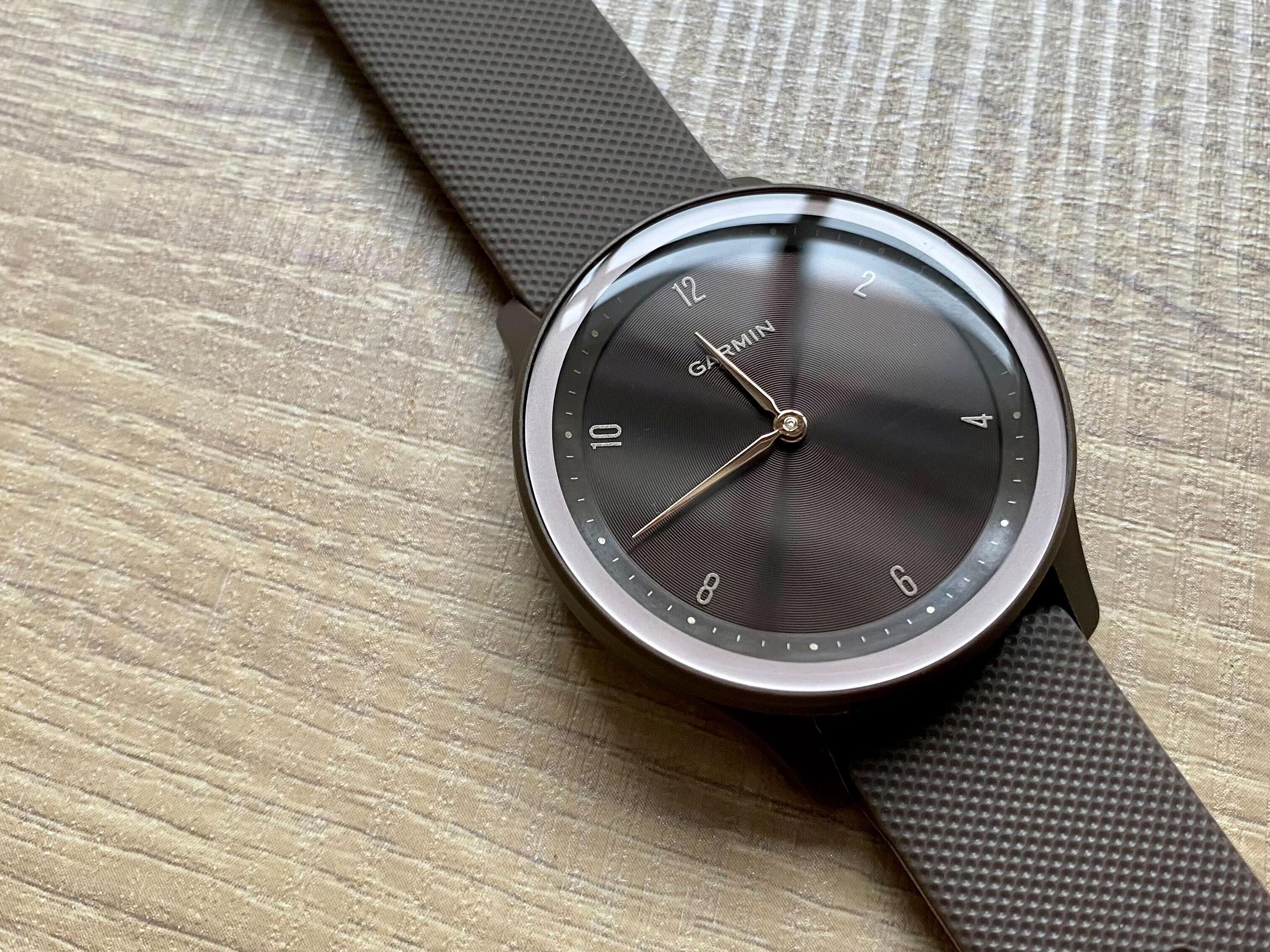 ガーミン vívomove HR BlackSilver leather vívomove™ HR | スマートウォッチ | Garmin 日本