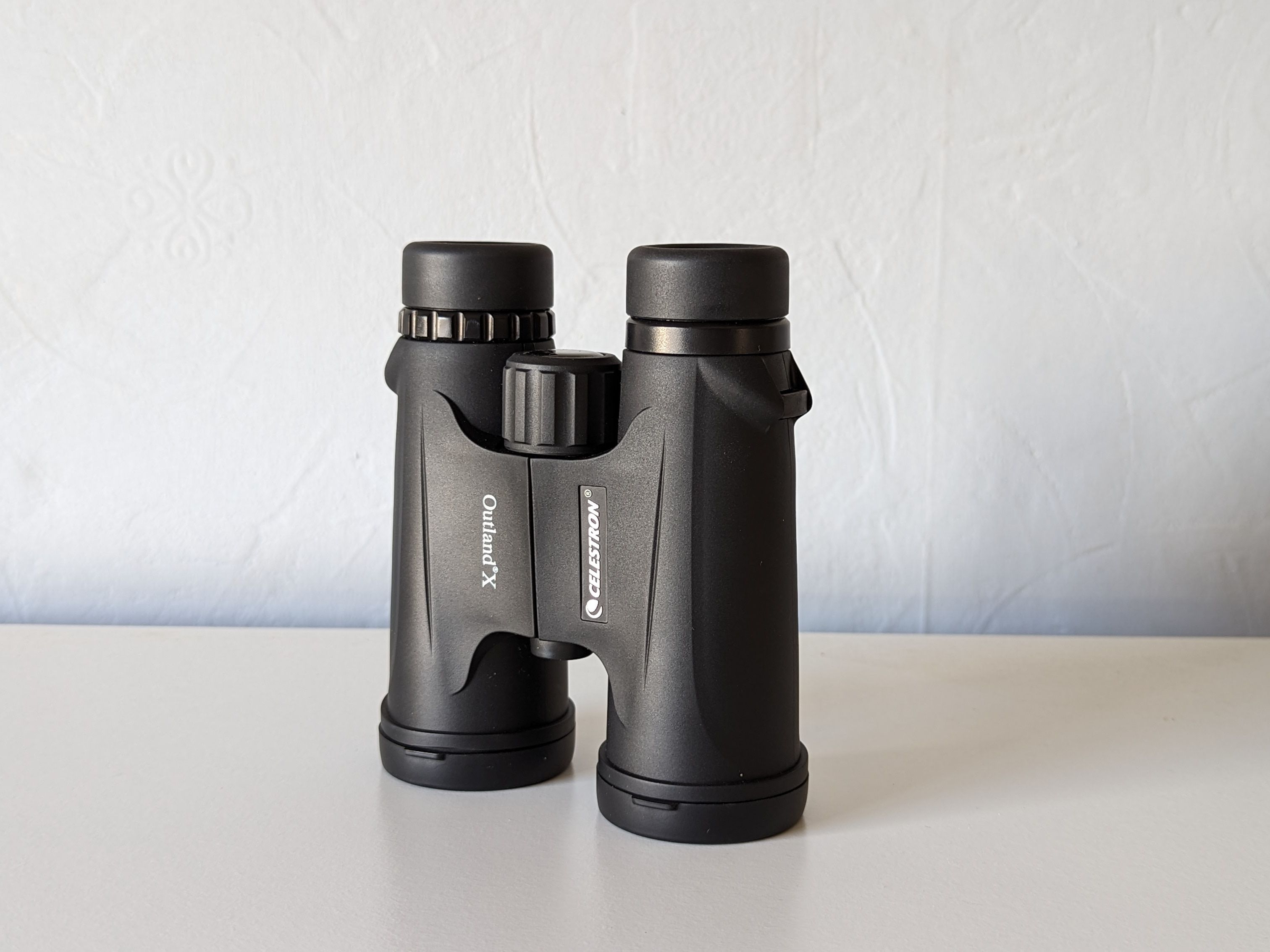 CELESTRON OUTLAND X 10X42 双眼鏡 Outland X 8x42mm Roof Binoculars | Celestron