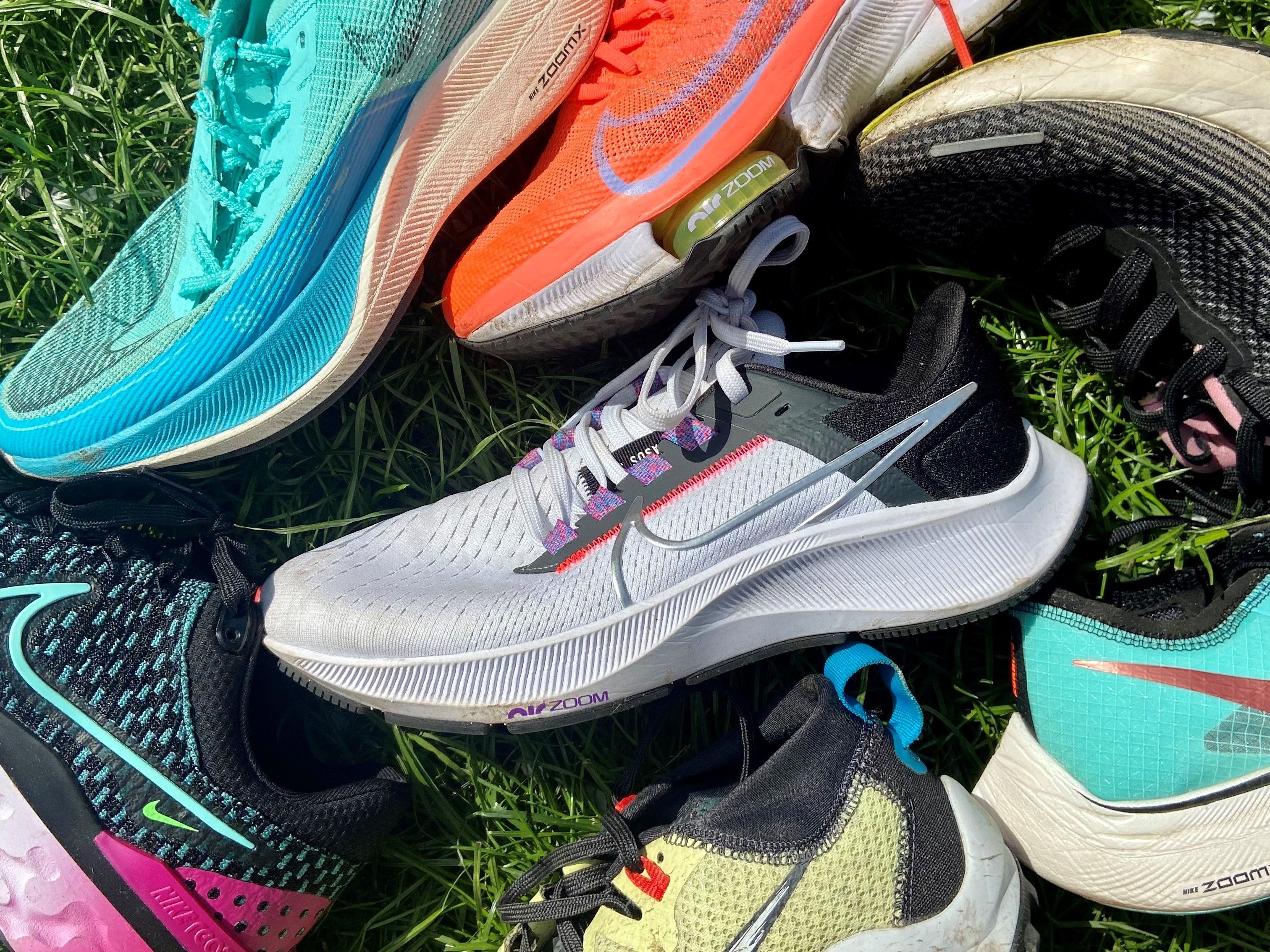 old model nike running shoes