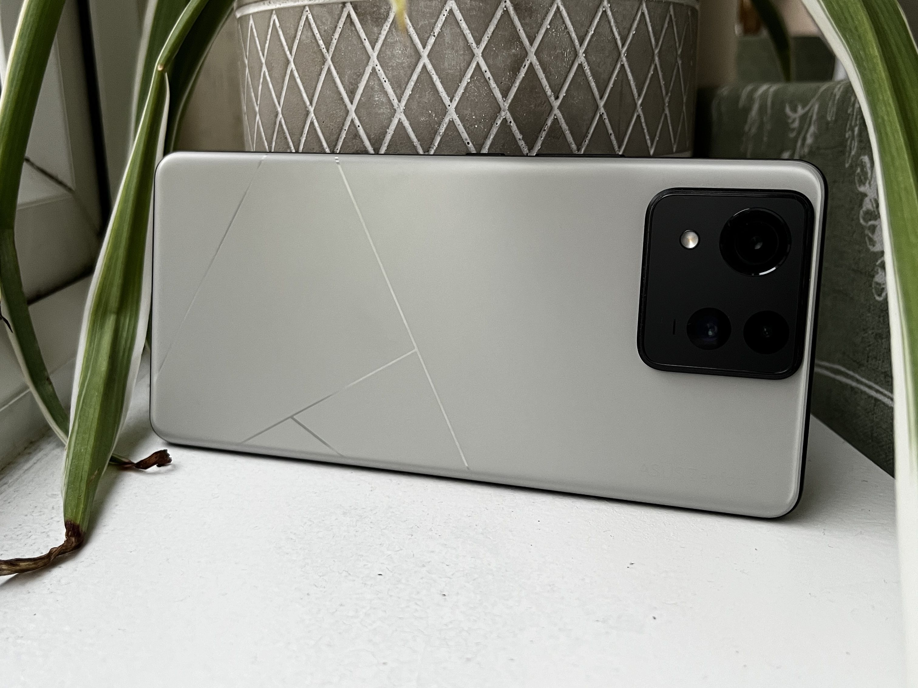 Zenfone 11 Ultra | モバイル/ポータブルゲーム機 | ASUS日本