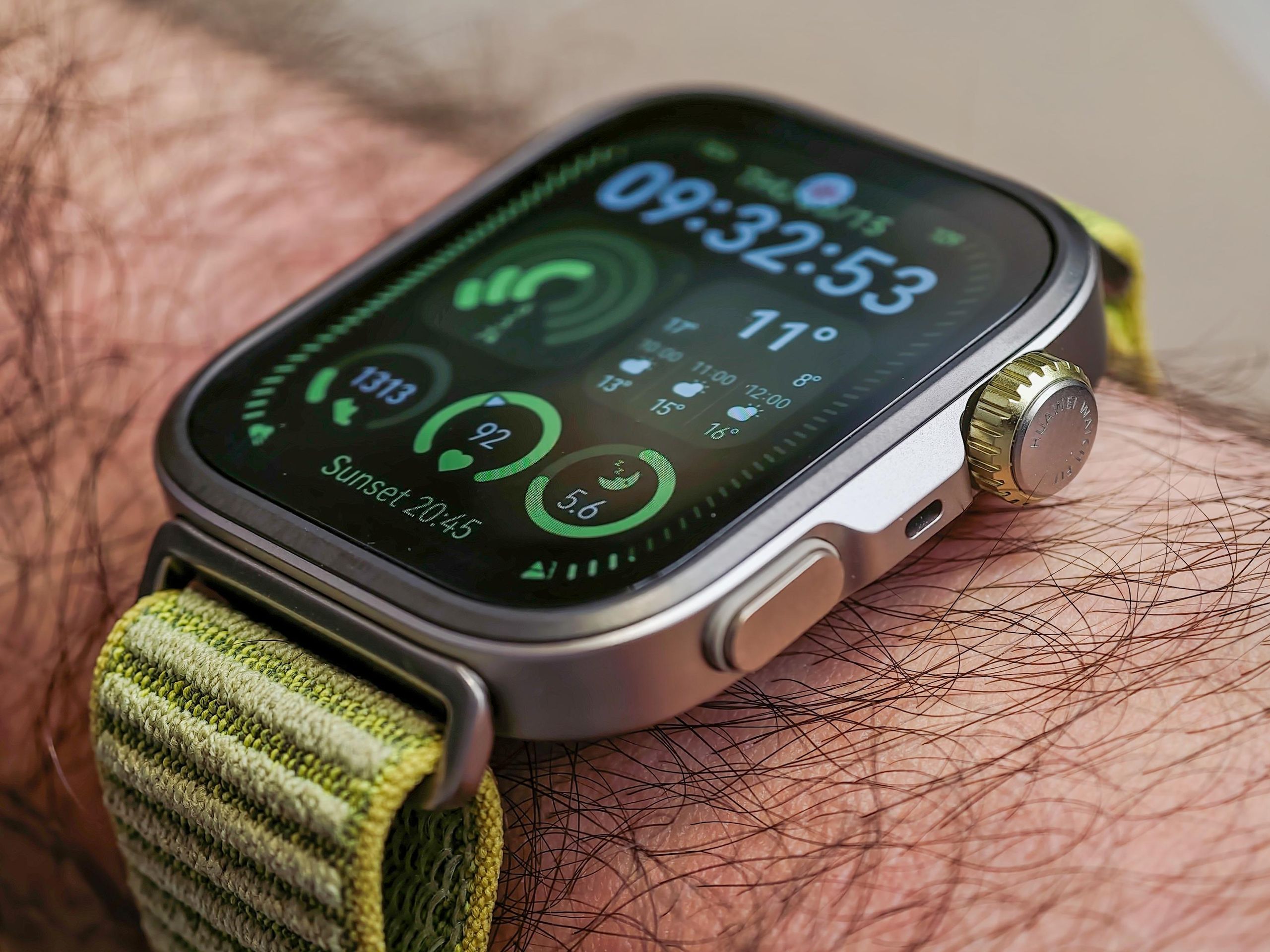 The Huawei Watch Fit 4 Pro looks like an Apple Watch Ultra, but