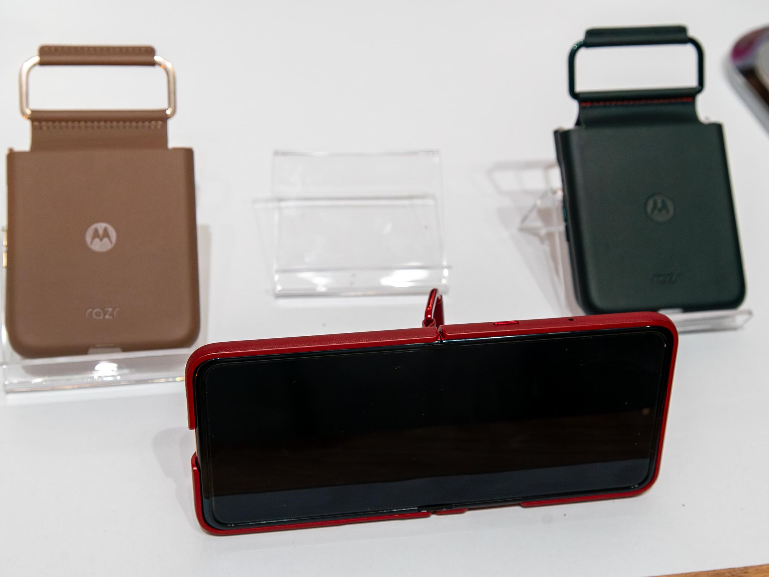 Schutzhülle Für Motorola Razr Ultra 2025 – Mit Displayschutz, Handschlaufe & Ständer, Echtem Leder, Stoßfest & Dünn
