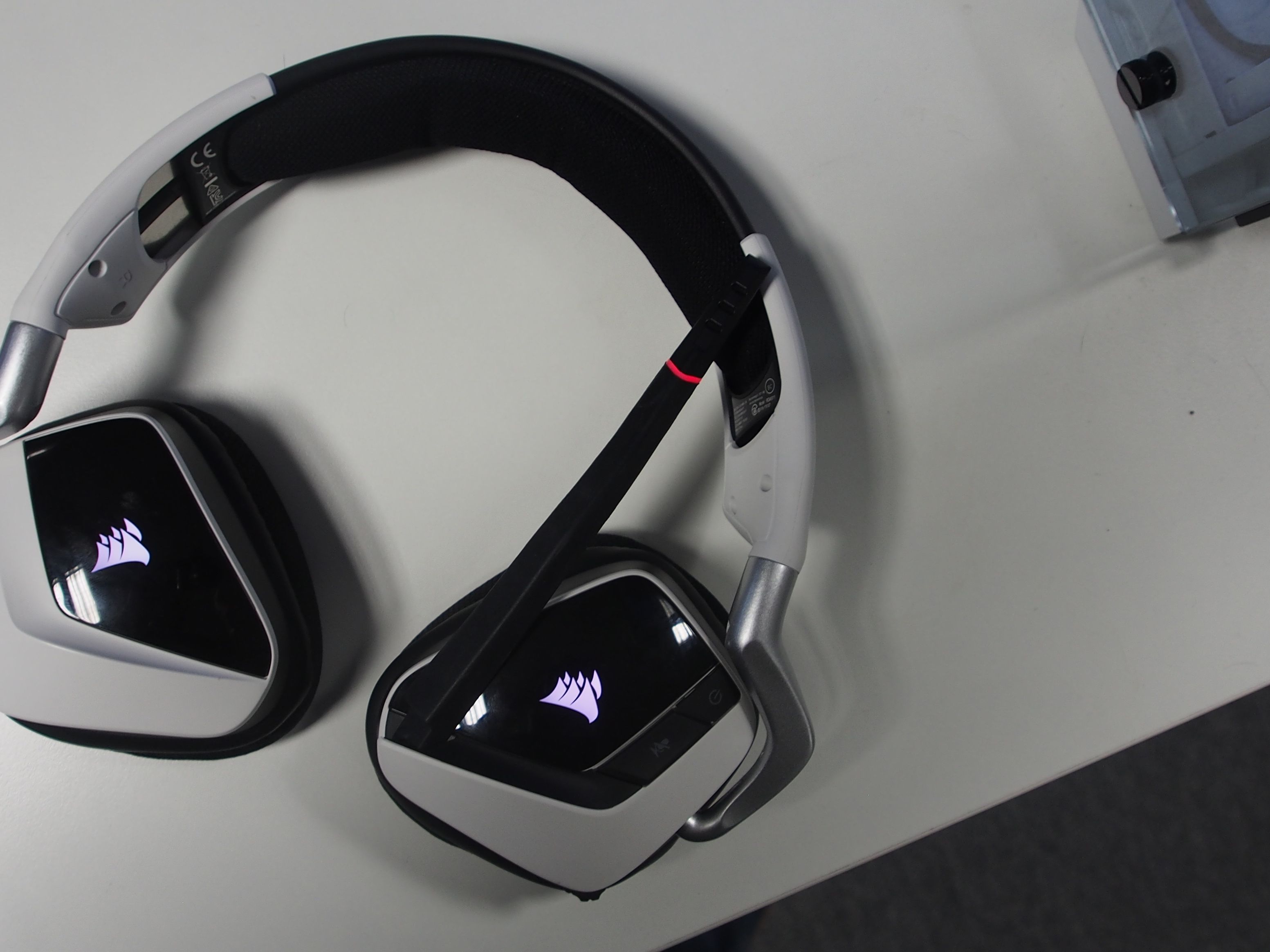 ヘッドホン CORSAIR VOID PRO RGB USB White VOID RGB ELITE Wireless Premium Gaming Headset with 7.1