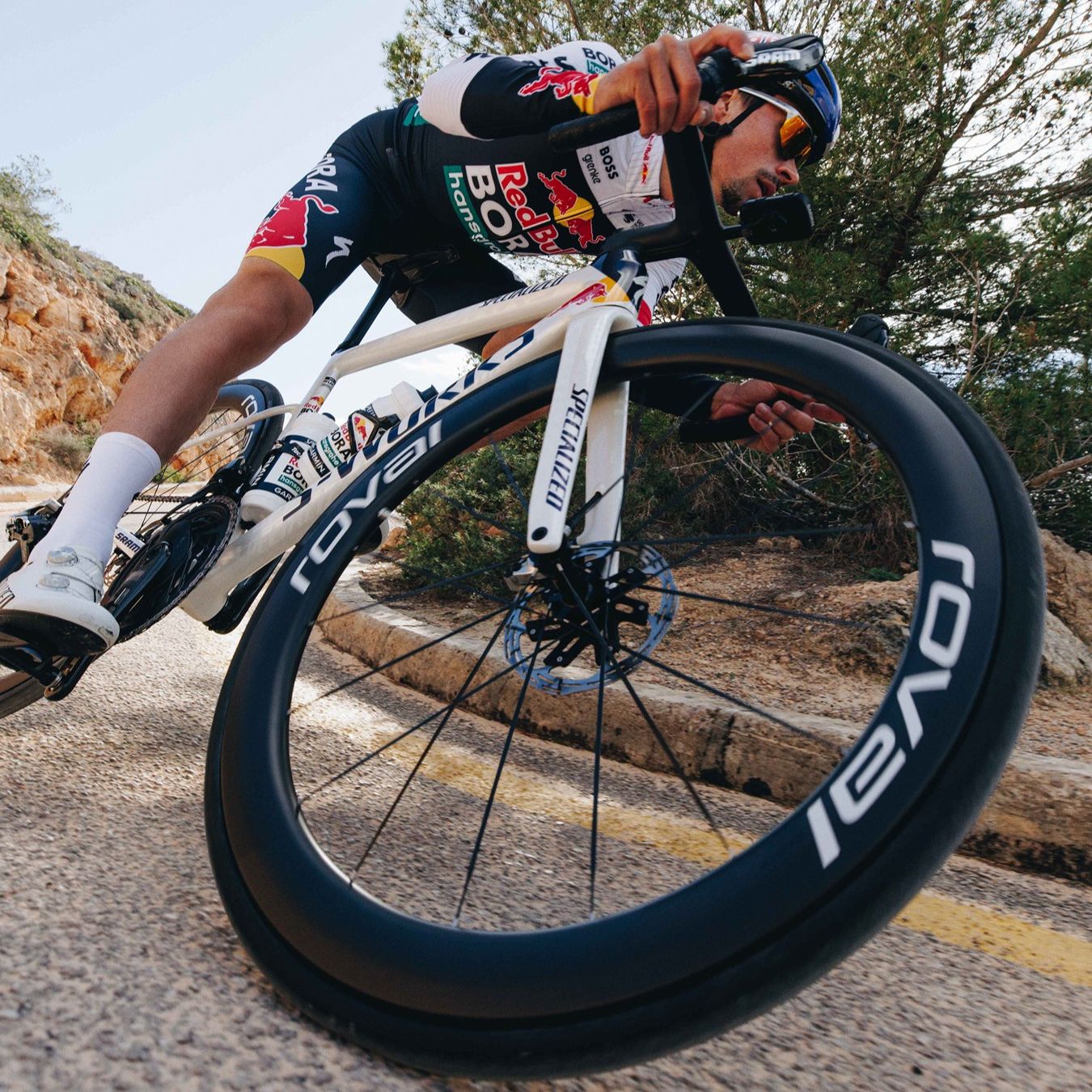 Deep up front, shallow in back - Specialized overhauls the