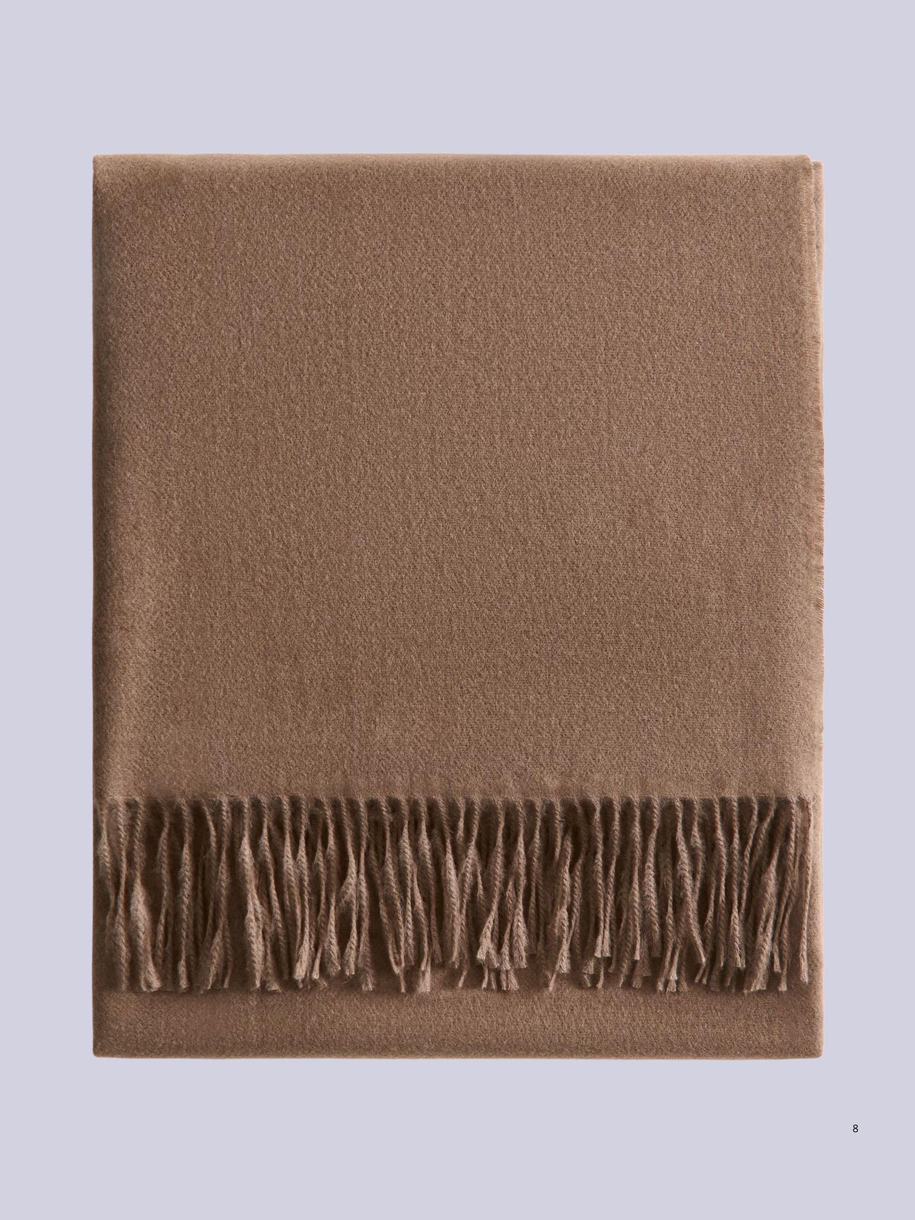 H&amp;amp;M, Fringed Blanket