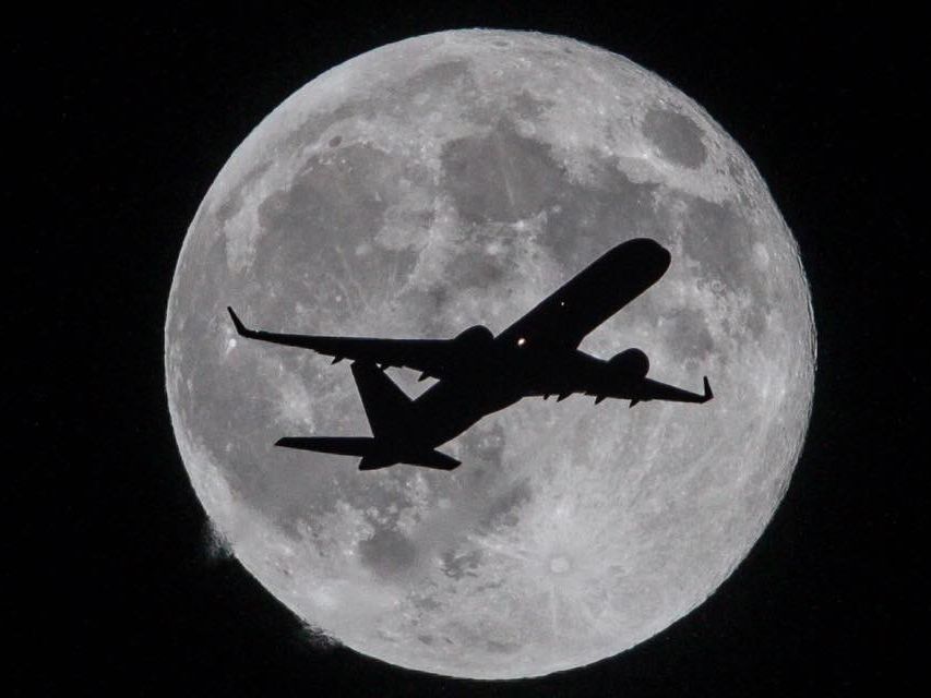Lunartic' Snaps Awesome Photo of Airplane Crossing the Moon | Space