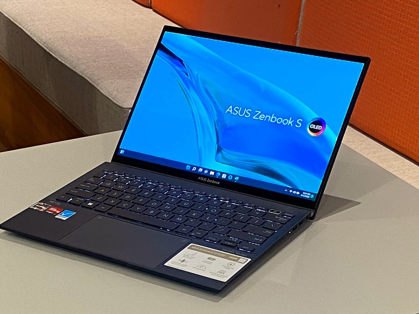 ノートPC ASUS Zenbook S 13 OLED PC ASUS Zenbook S 13 OLED (UX5304) | ZenBook | ノートパソコン | ASUS日本