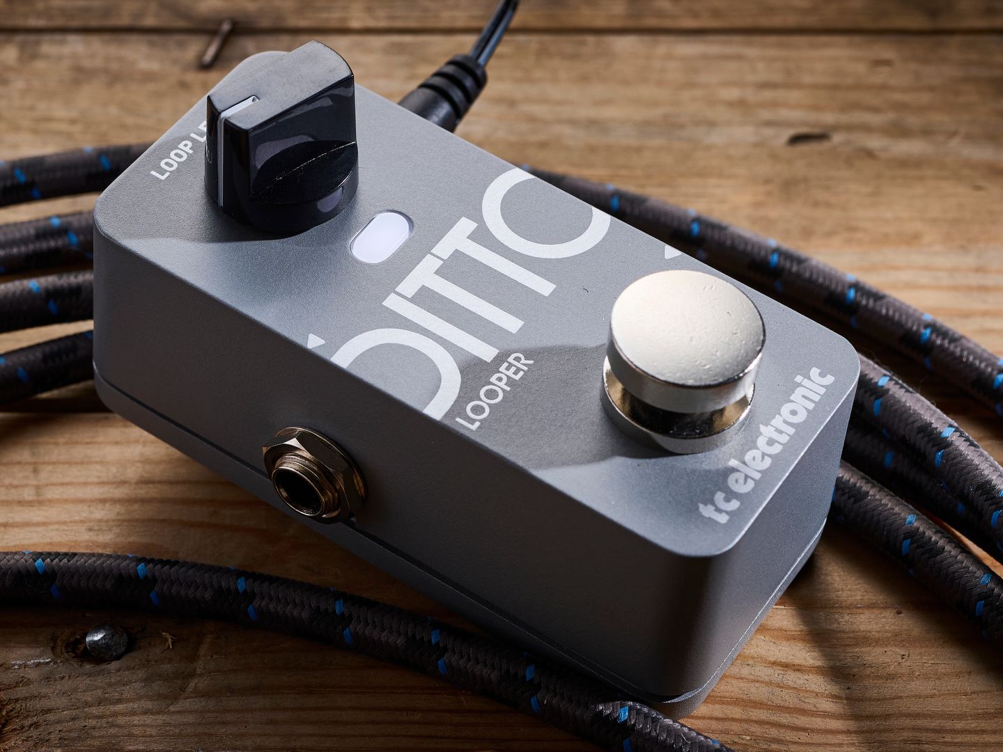 It's transparent when not in operation, crisp when looping, and