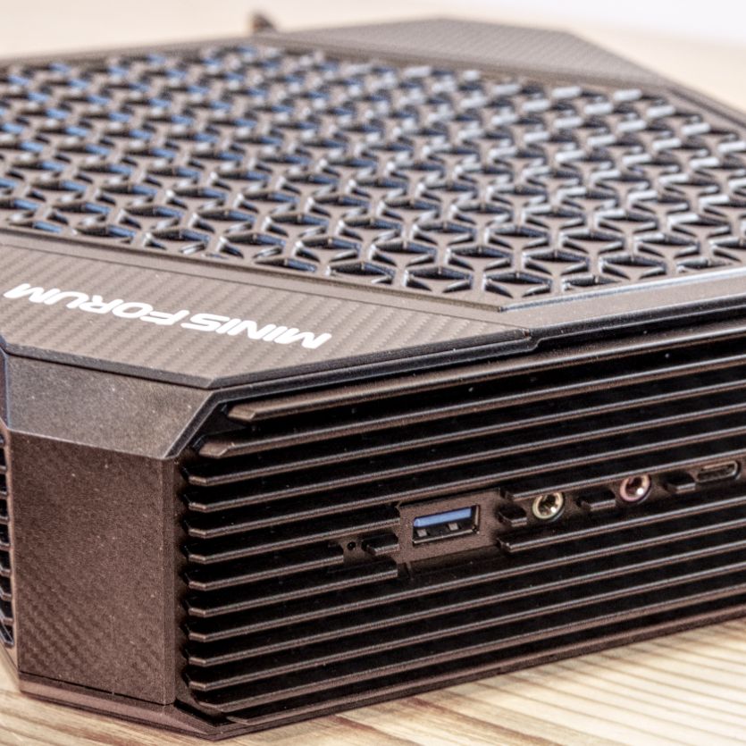 Minisforum HX77G 32GB 1TB　Ryzen7+6600ｍ MINISFORUM HX77G is a compact PC with Ryzen 7 7735HS and Radeon