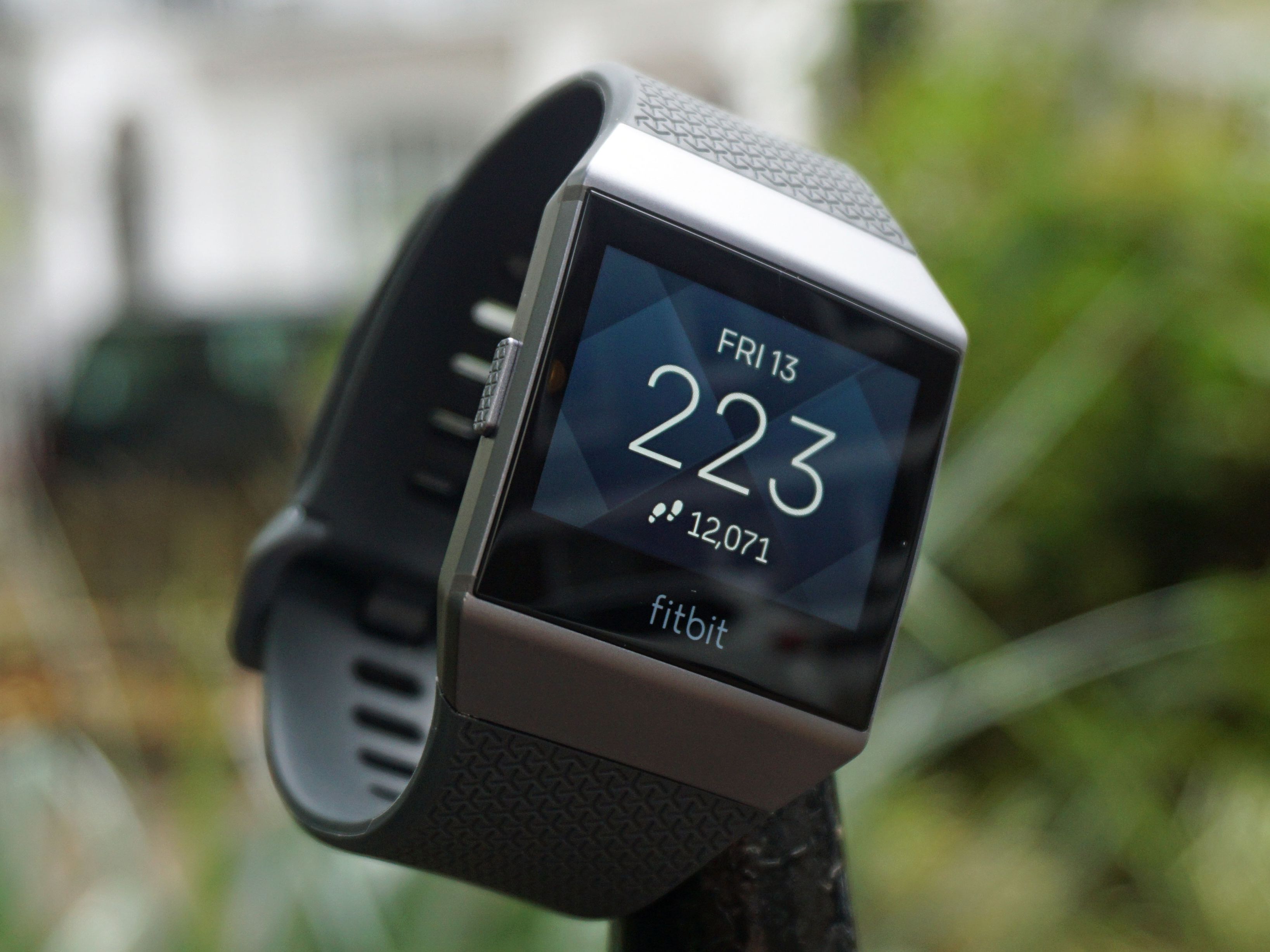 トレーニング用品 Fitbit ionic Fitbit Ionic — AXTRO