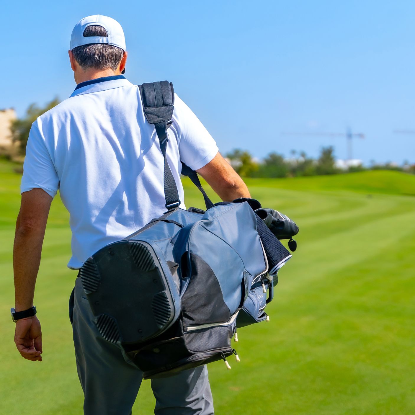 What affects how much does an empty golf bag weigh