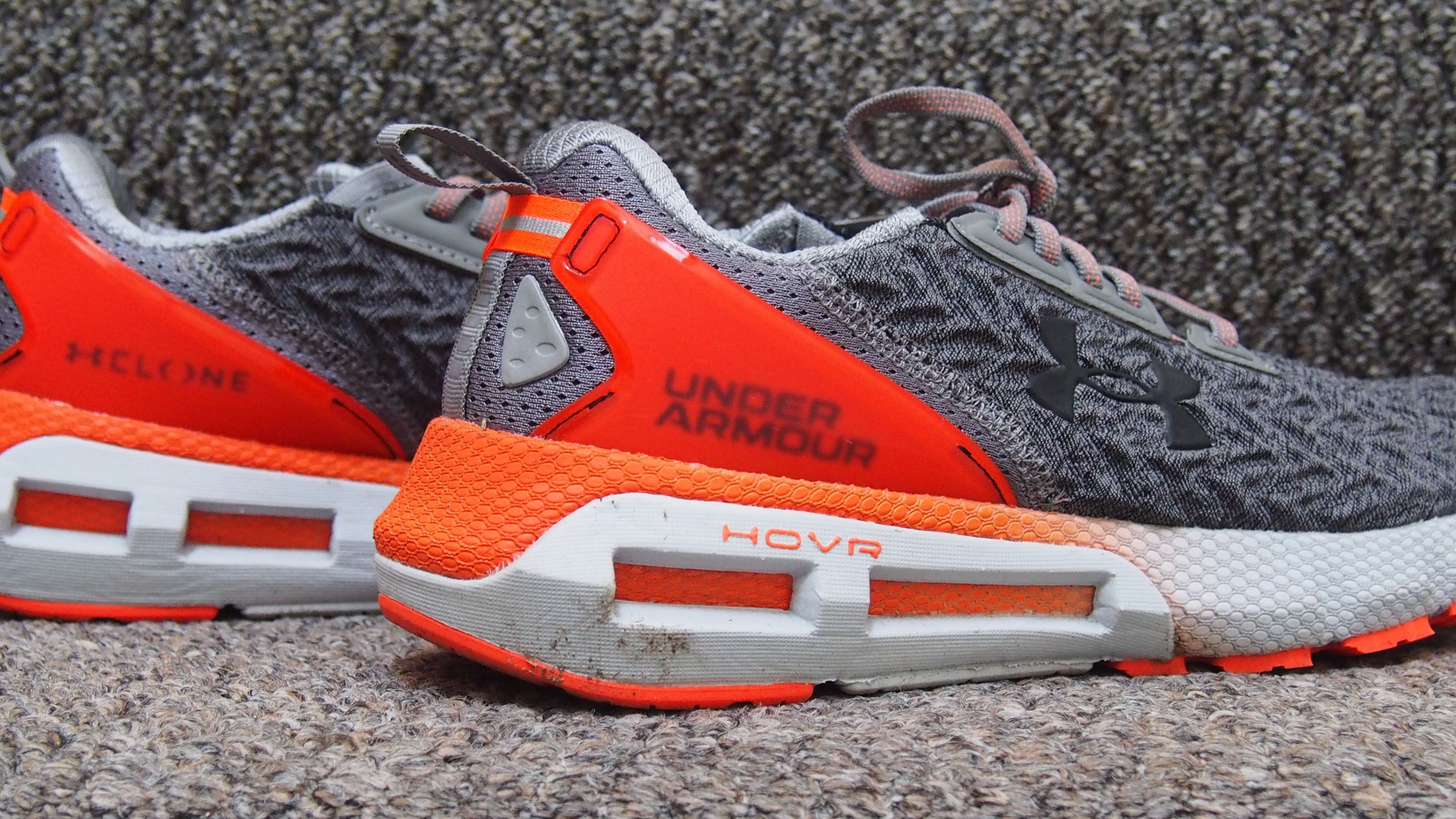 UNDER ARMOUR - クロナガ 3022518-100_DEFAULT_grande.