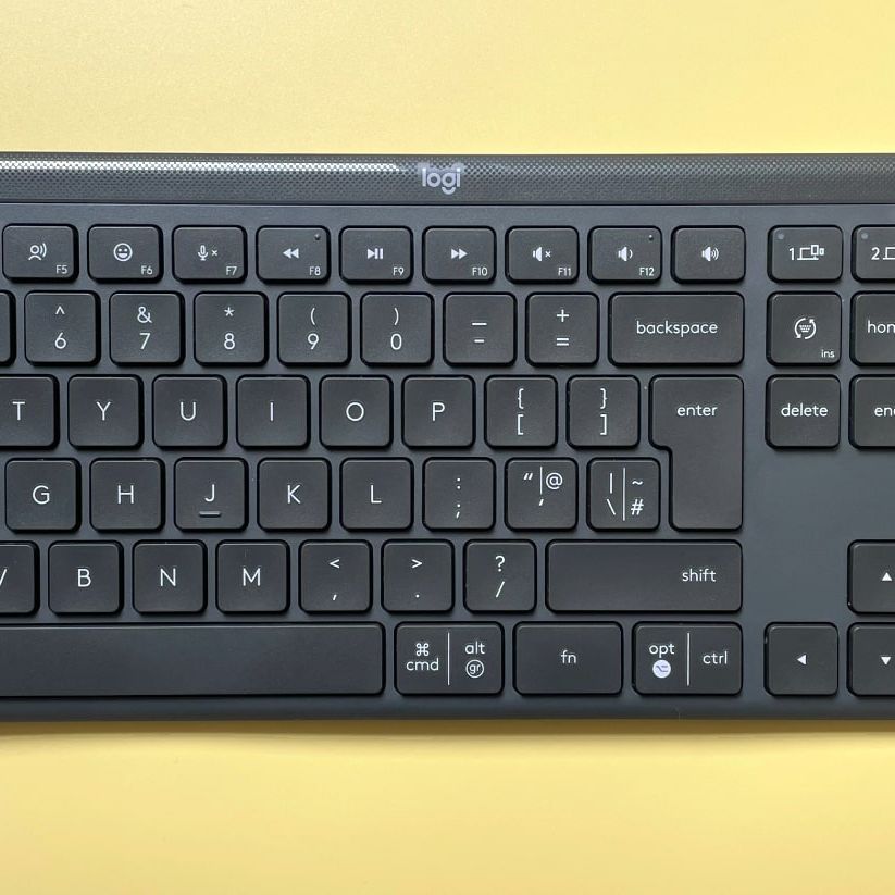 【美品】ロジクール Signature Slim Keyboard K950 Amazon.com: Logitech Signature Slim K950 Wireless Keyboard, Sleek
