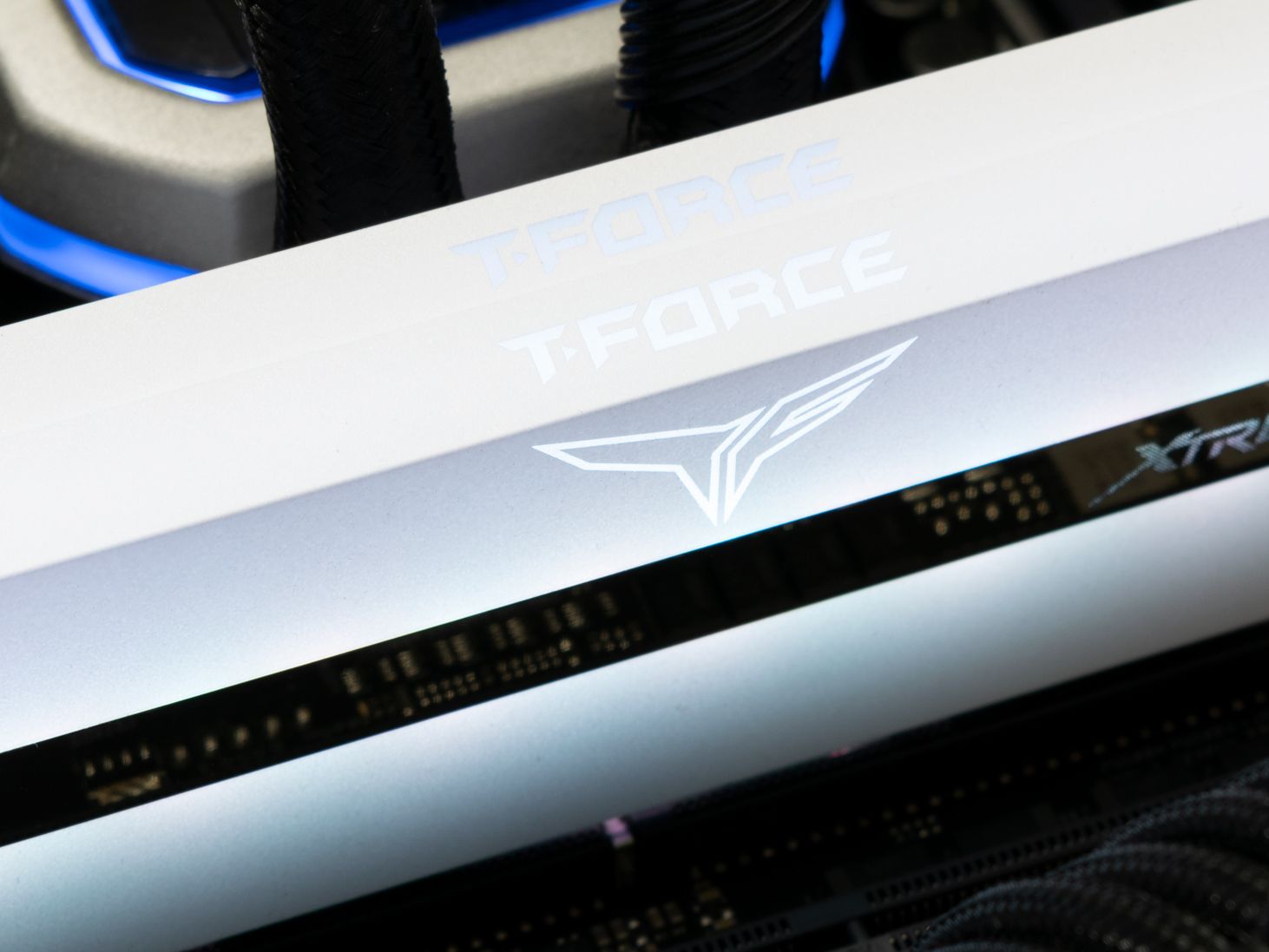 TeamGroup T-Force Xtreem ARGB White DDR4-4000 C15 Review