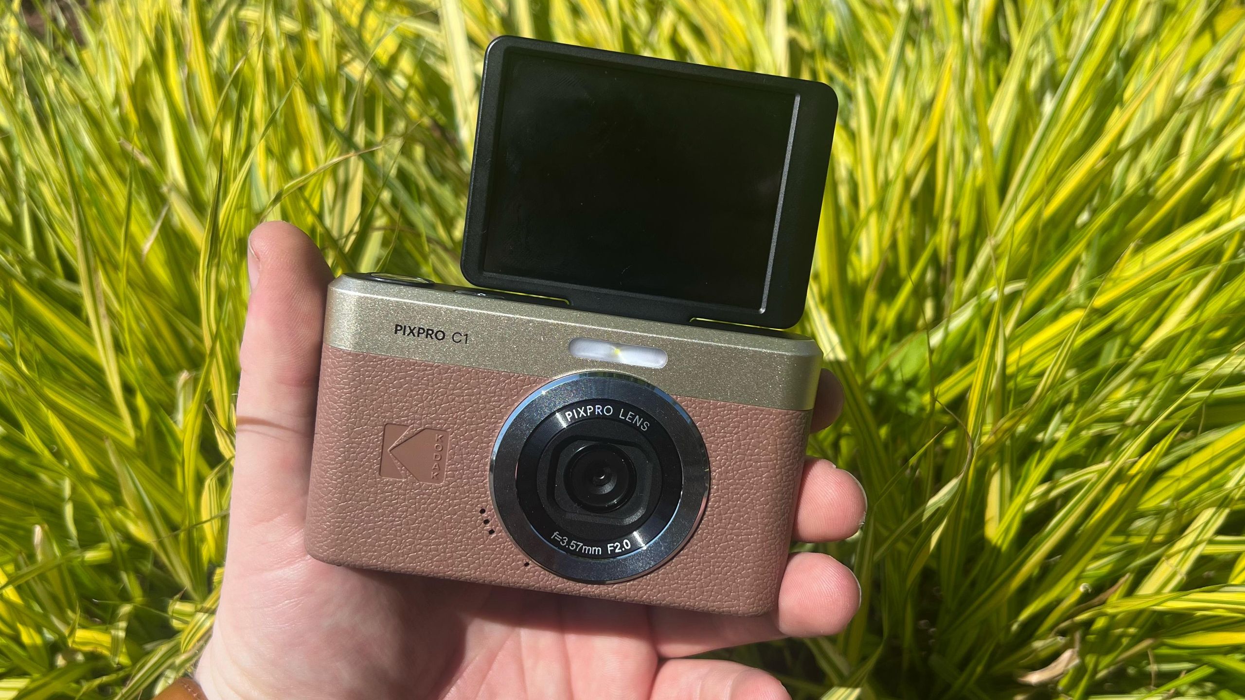 Kodak Pixpro C1 review: retro compact or just a cheap point