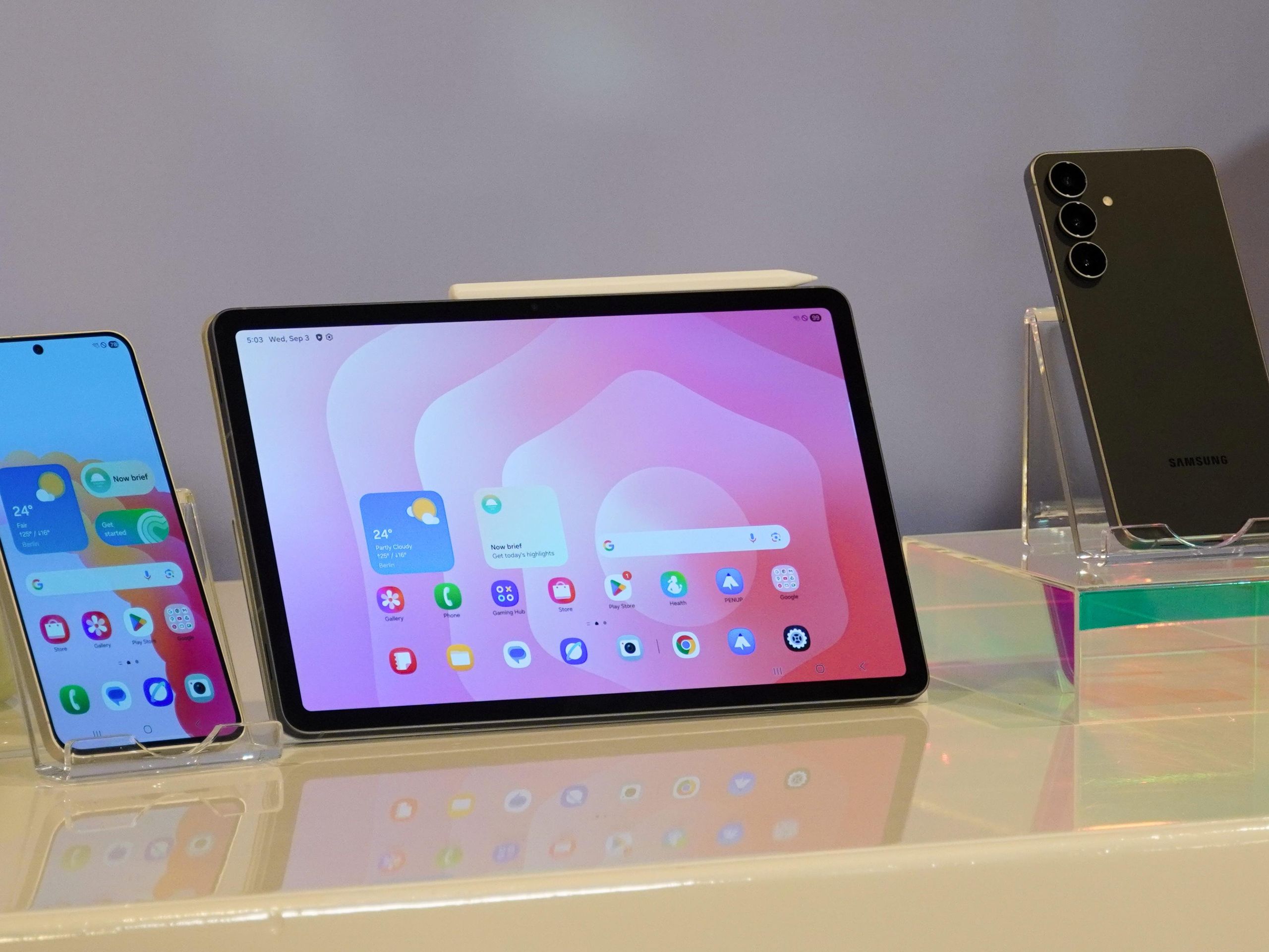 Hands-on with the Samsung Galaxy S25 FE and Galaxy Tab S11 Ultra