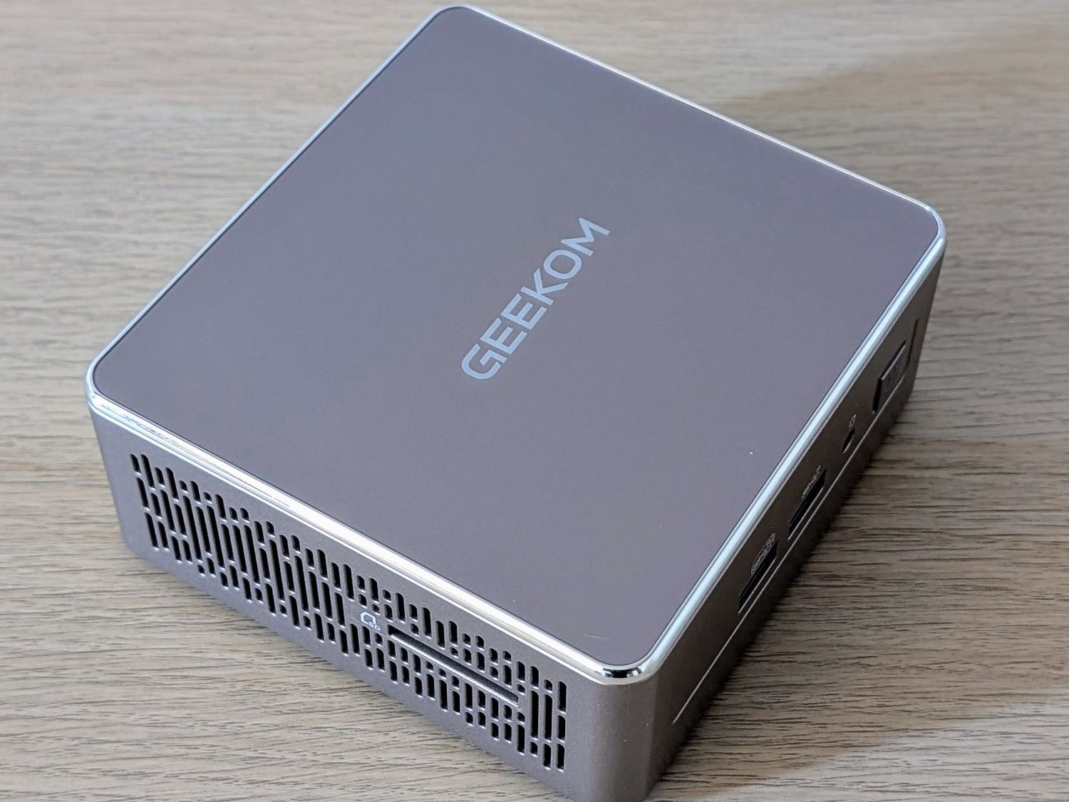 日本限定 GEEKOM A5 2025エディション ミニPC AMD Ryzen R5