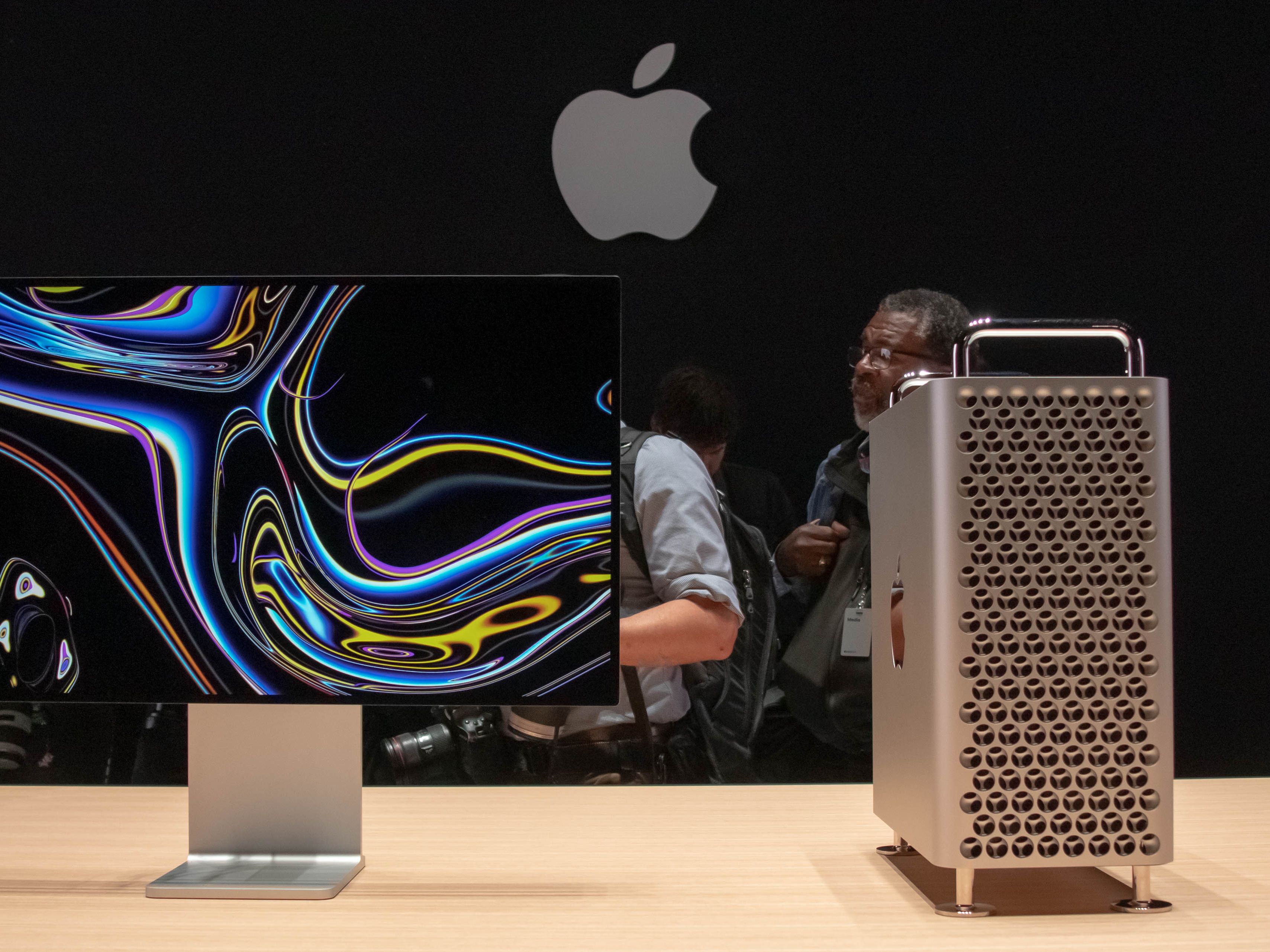 ノートPC Apple - Macbook Pro Adobe CS6 Office Mac 2019 Apple introduces first 8-core MacBook Pro, the fastest Mac