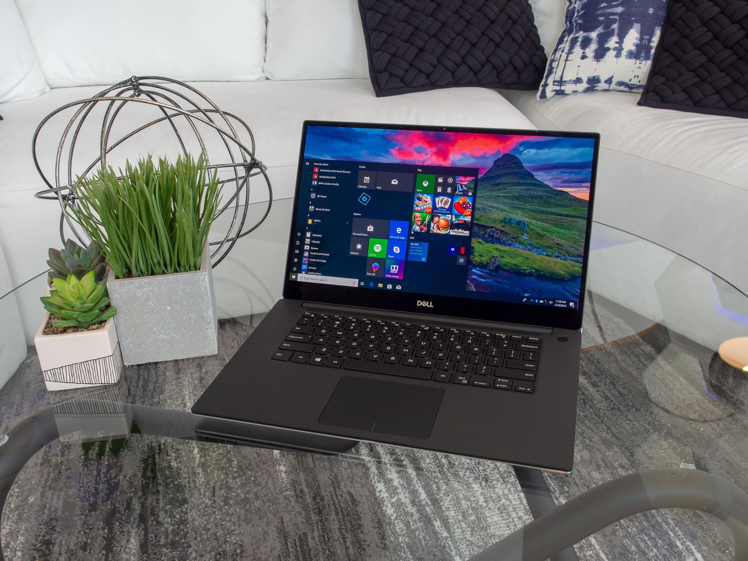 DELL (2019) ノートパソコン Dell XPS 15 2019 | TechRadar