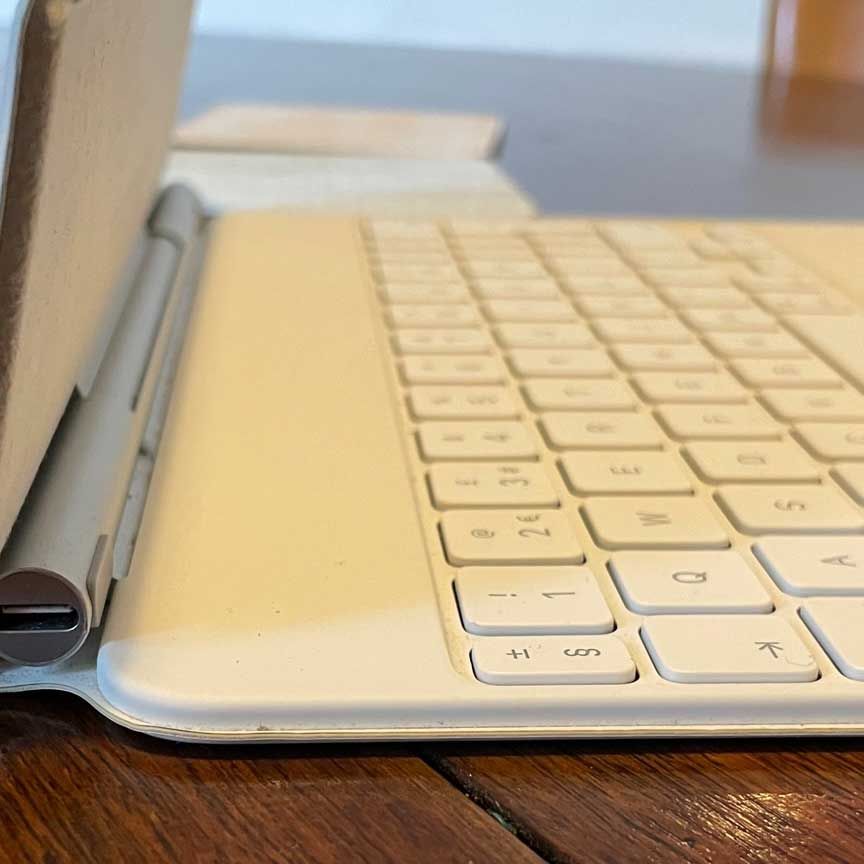 【美品】iPad Magic Keyboard Amazon.com: Apple iPad Magic Keyboard Case for iPad Pro 13