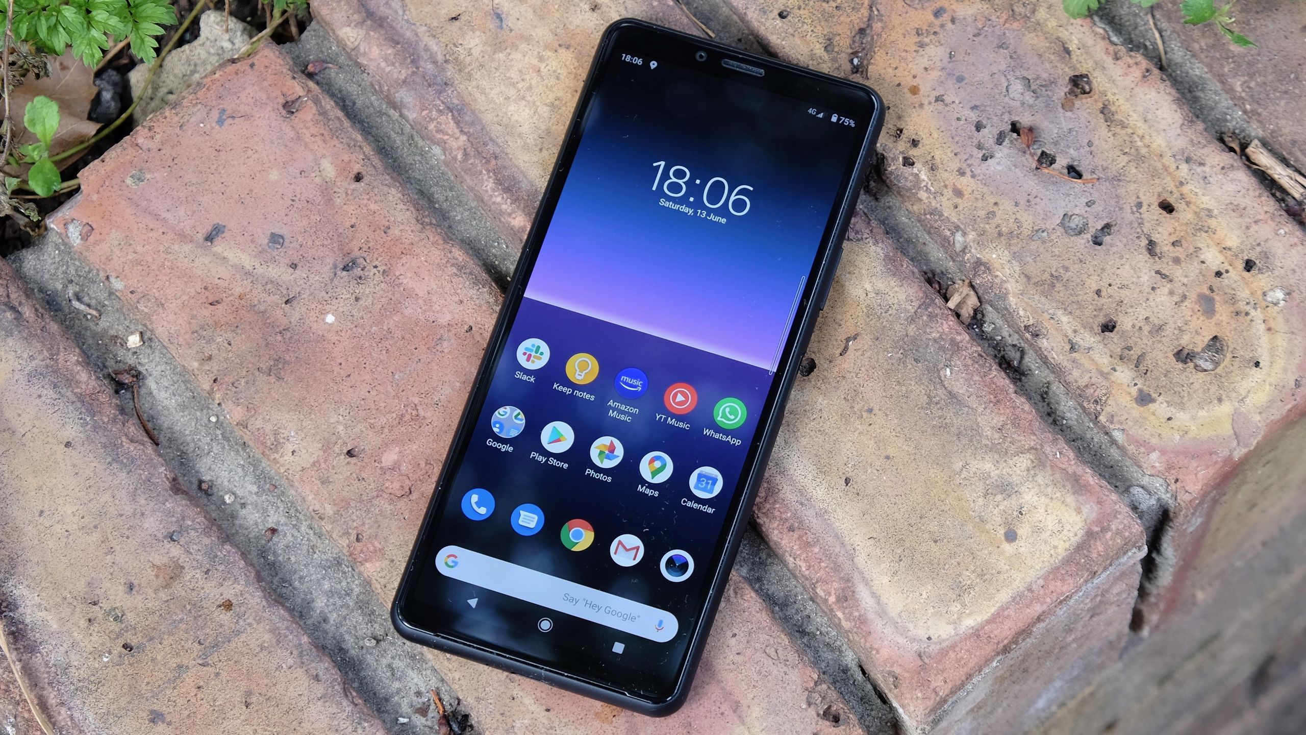 Sony Xperia 10 II 白色 トリプルカメラ ソニーモバイルからトリプルカメラの「Xperia 10 II」、日本でも