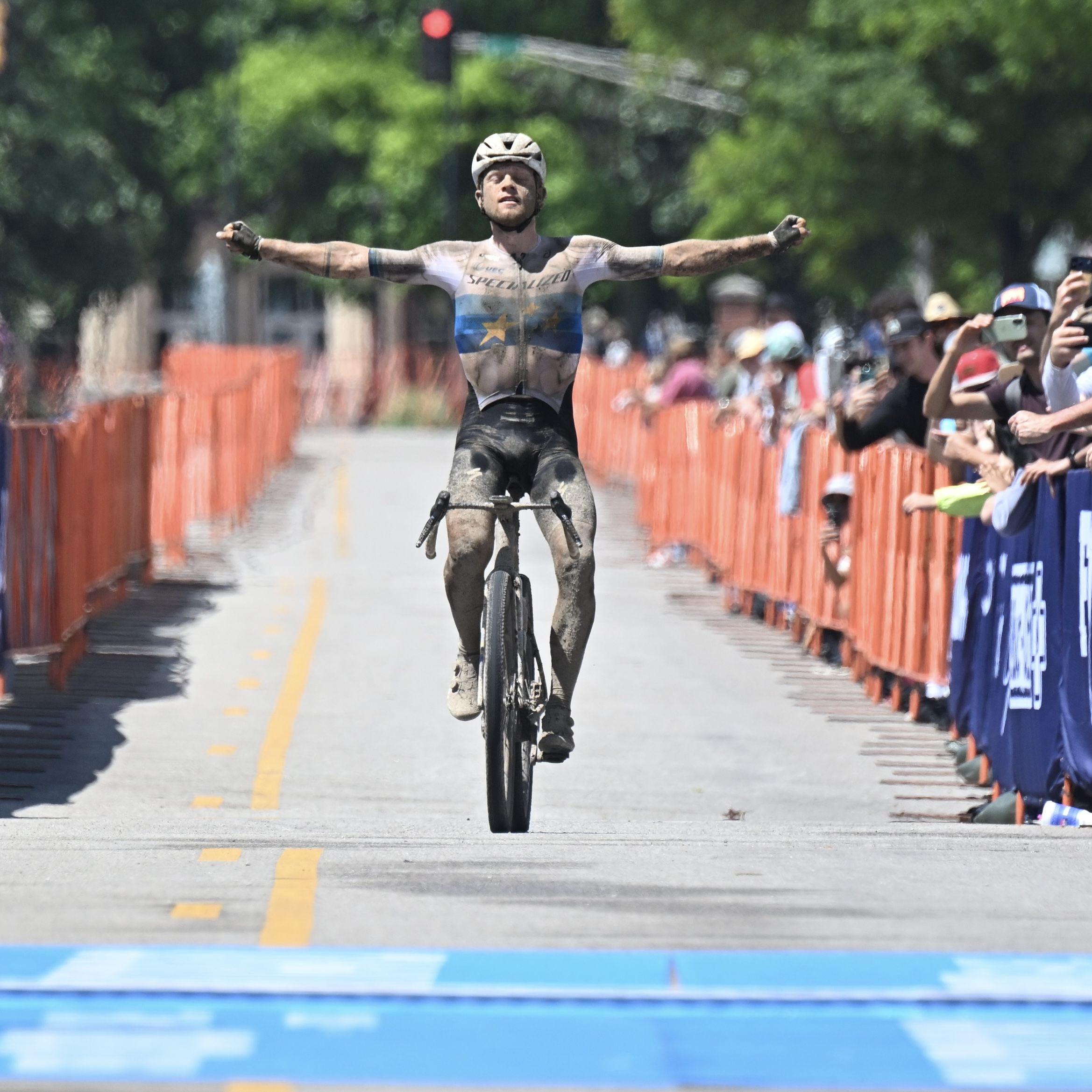 Unbound Gravel 200 men: European Champion Mads Würtz Schmidt wins