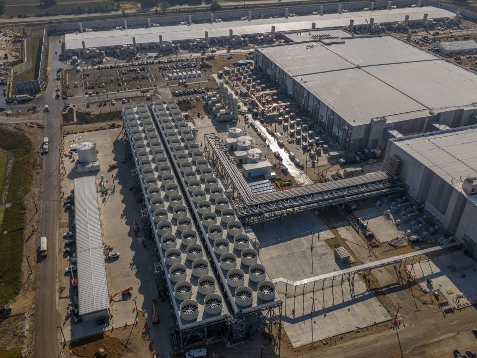 Microsoft announces 'world's most powerful' AI data center — 315 ...